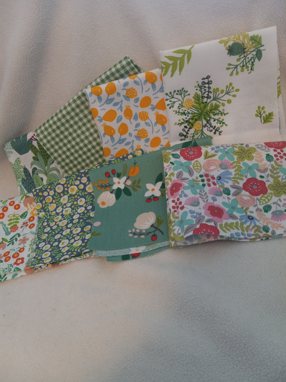 F 215 Quilting Fabric Pieces Green / Yellow / Orange