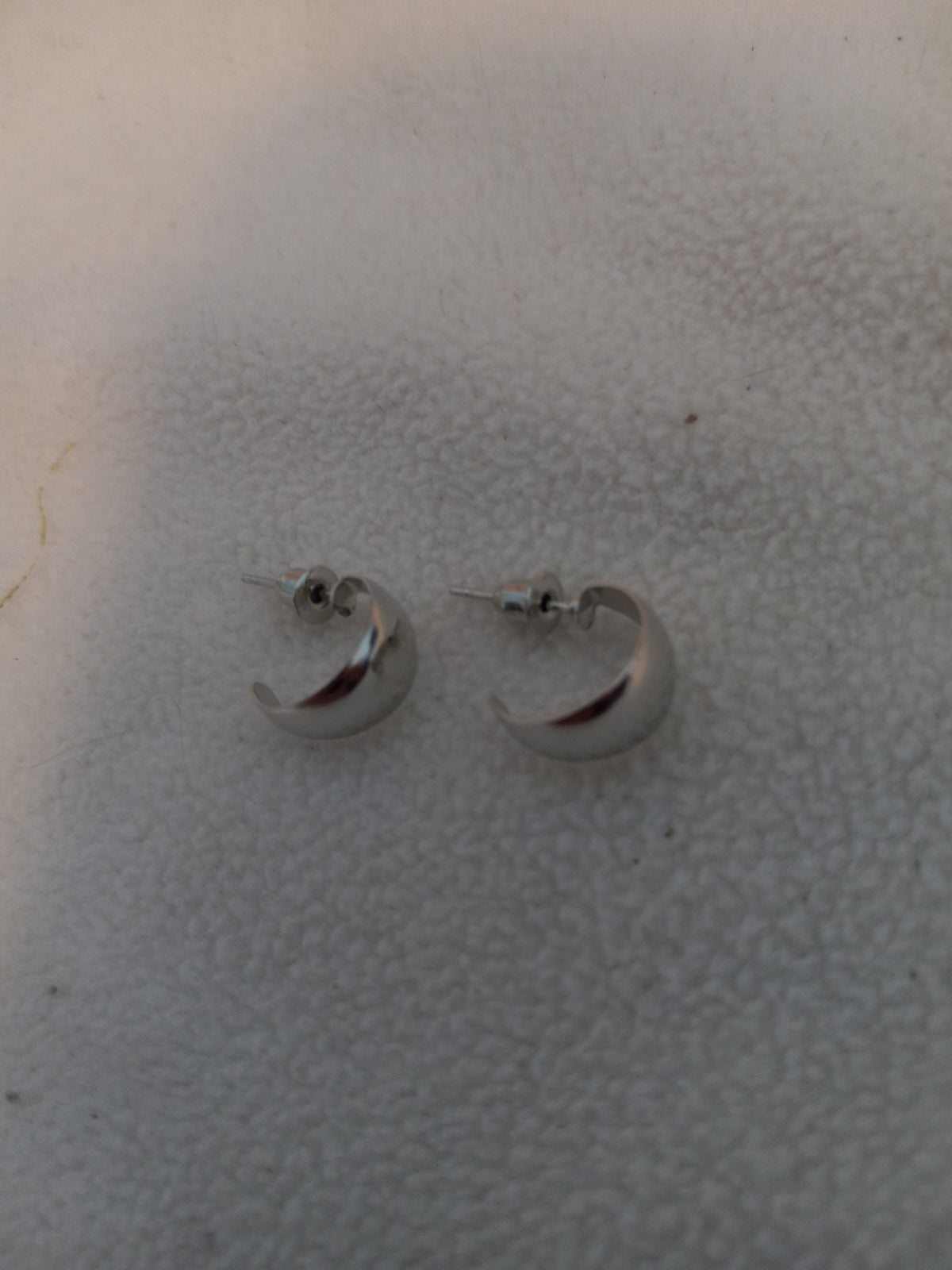 J 215 Dainty Silver Hoop Earrings