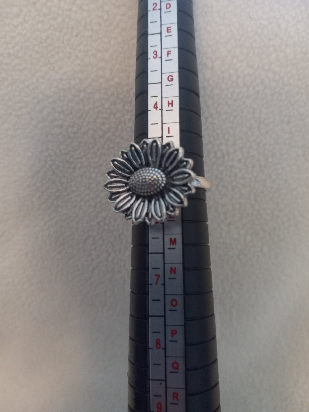 J 281 Silver Flower Design Ring - Size 5
