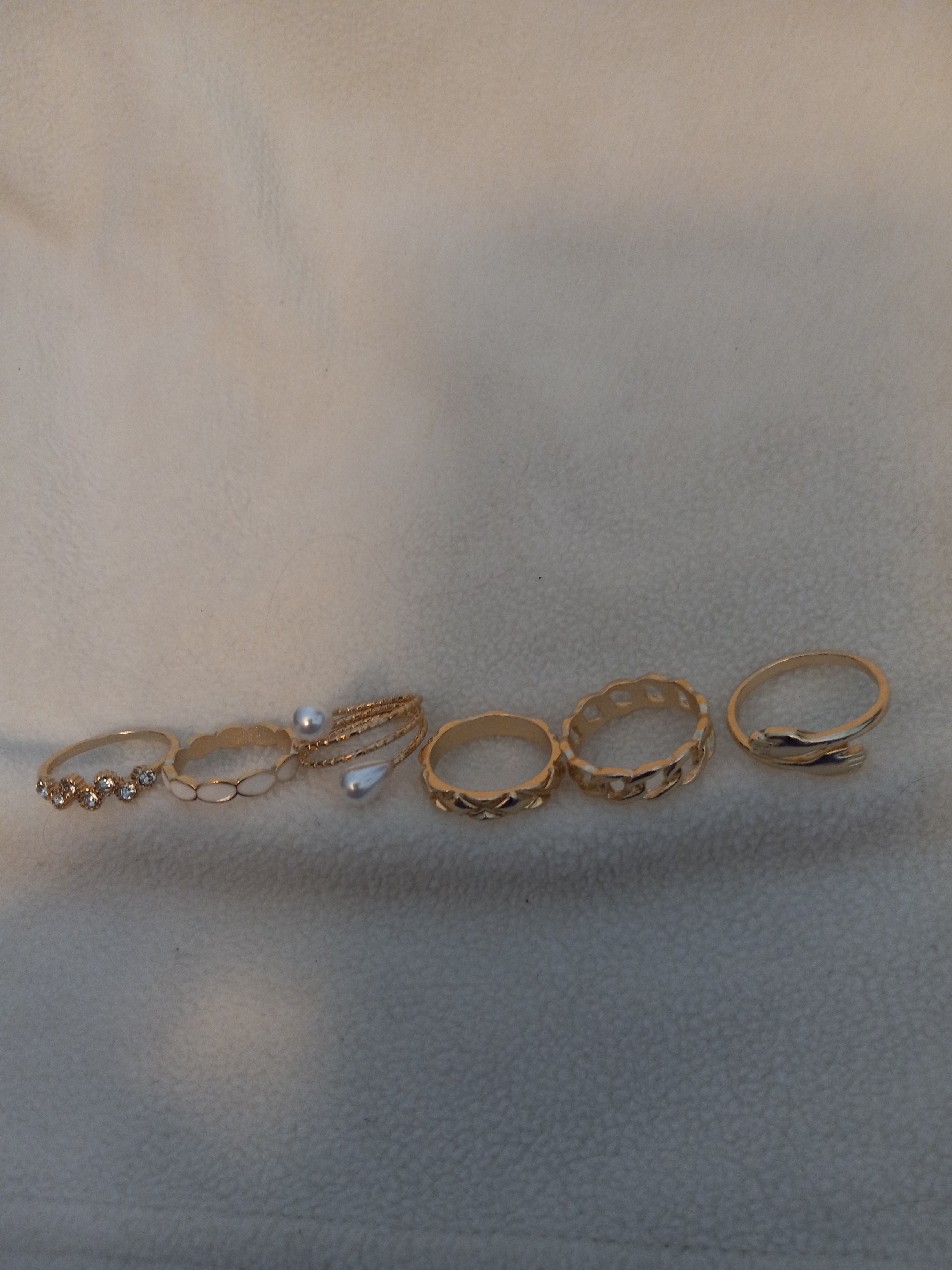 J 2  Set of 6 Gold Rings  Size 7