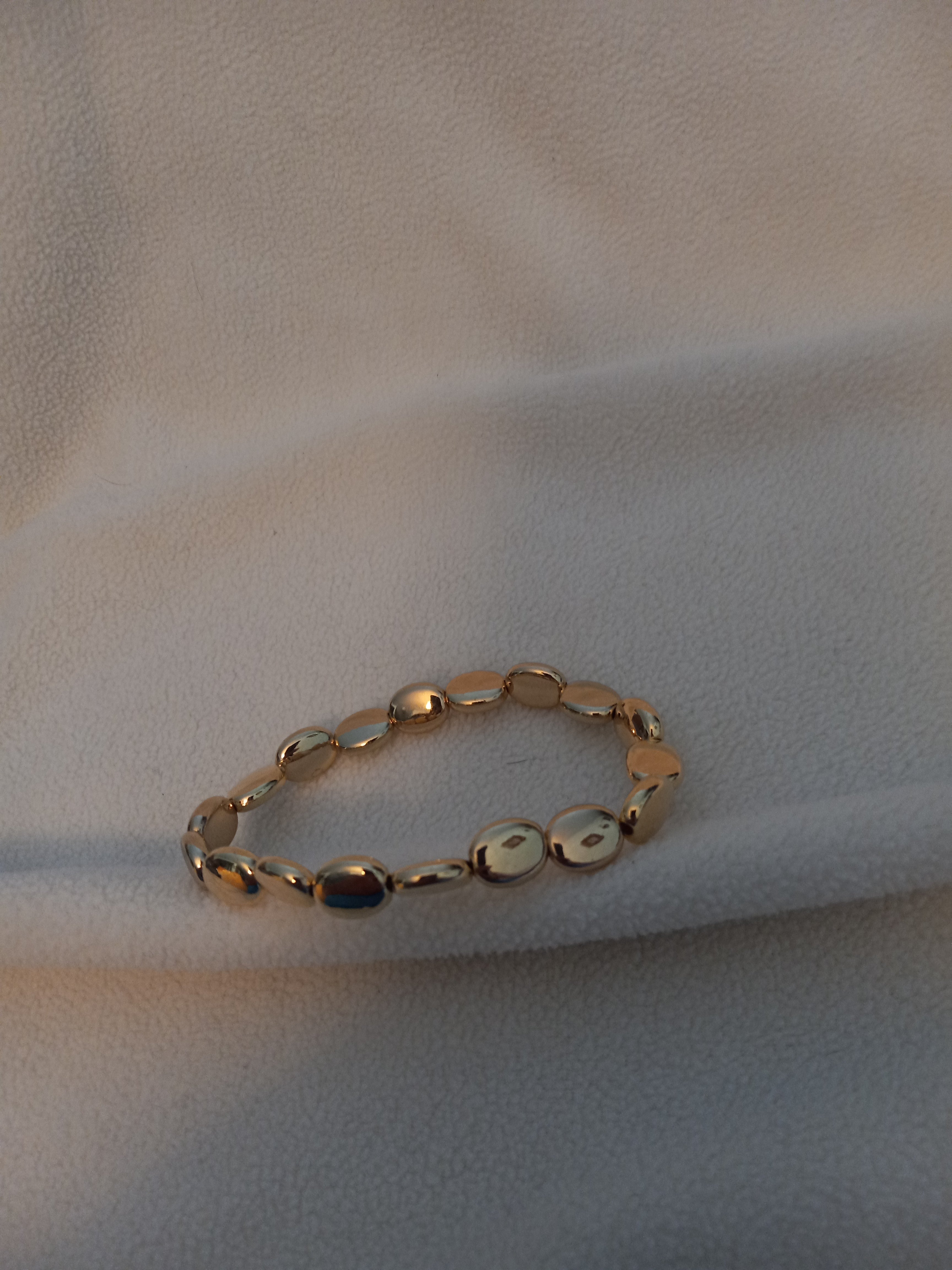J 79  Gold Disk Bracelet