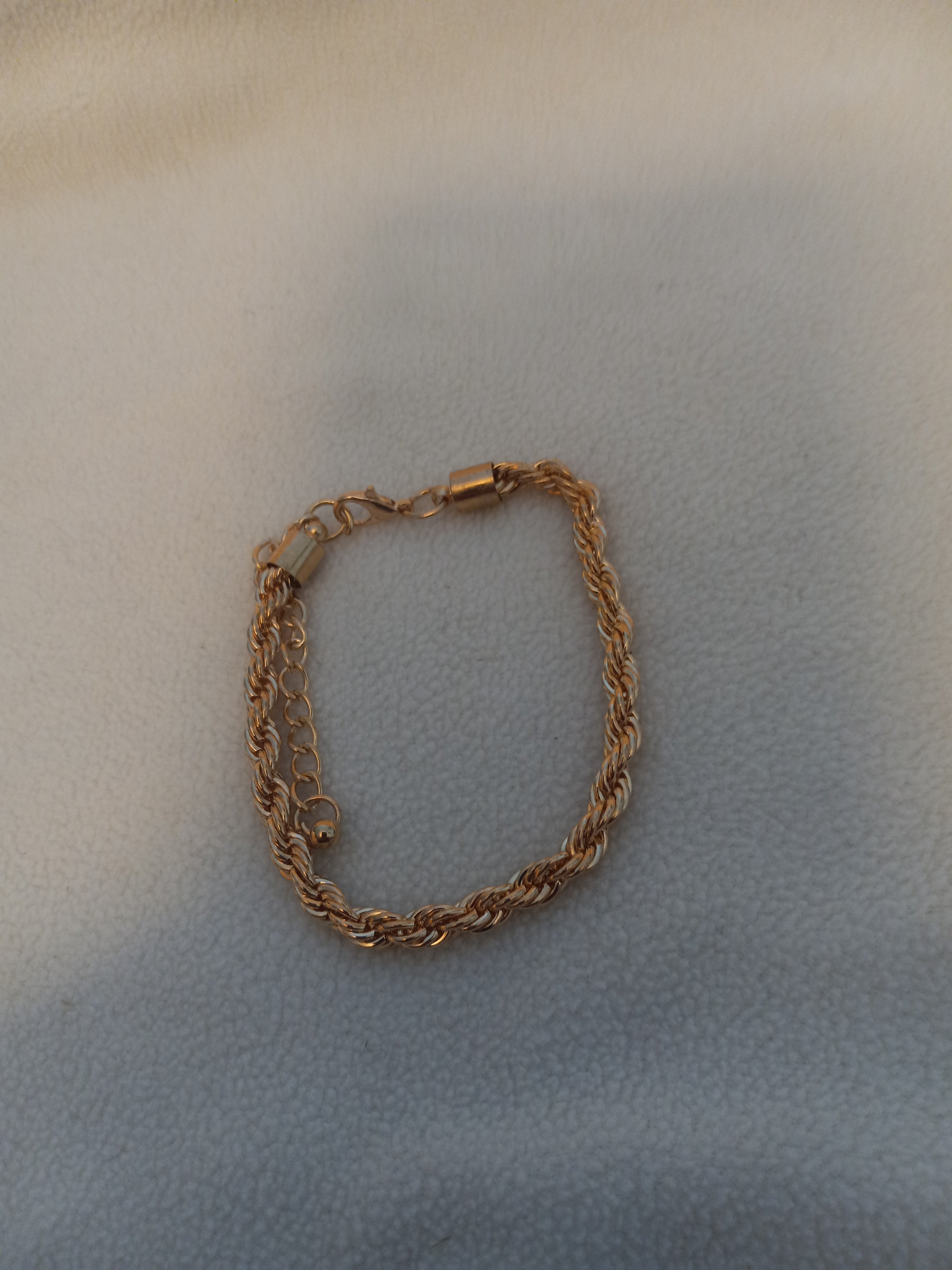 J 84  Gold Rope-Look Bracelet