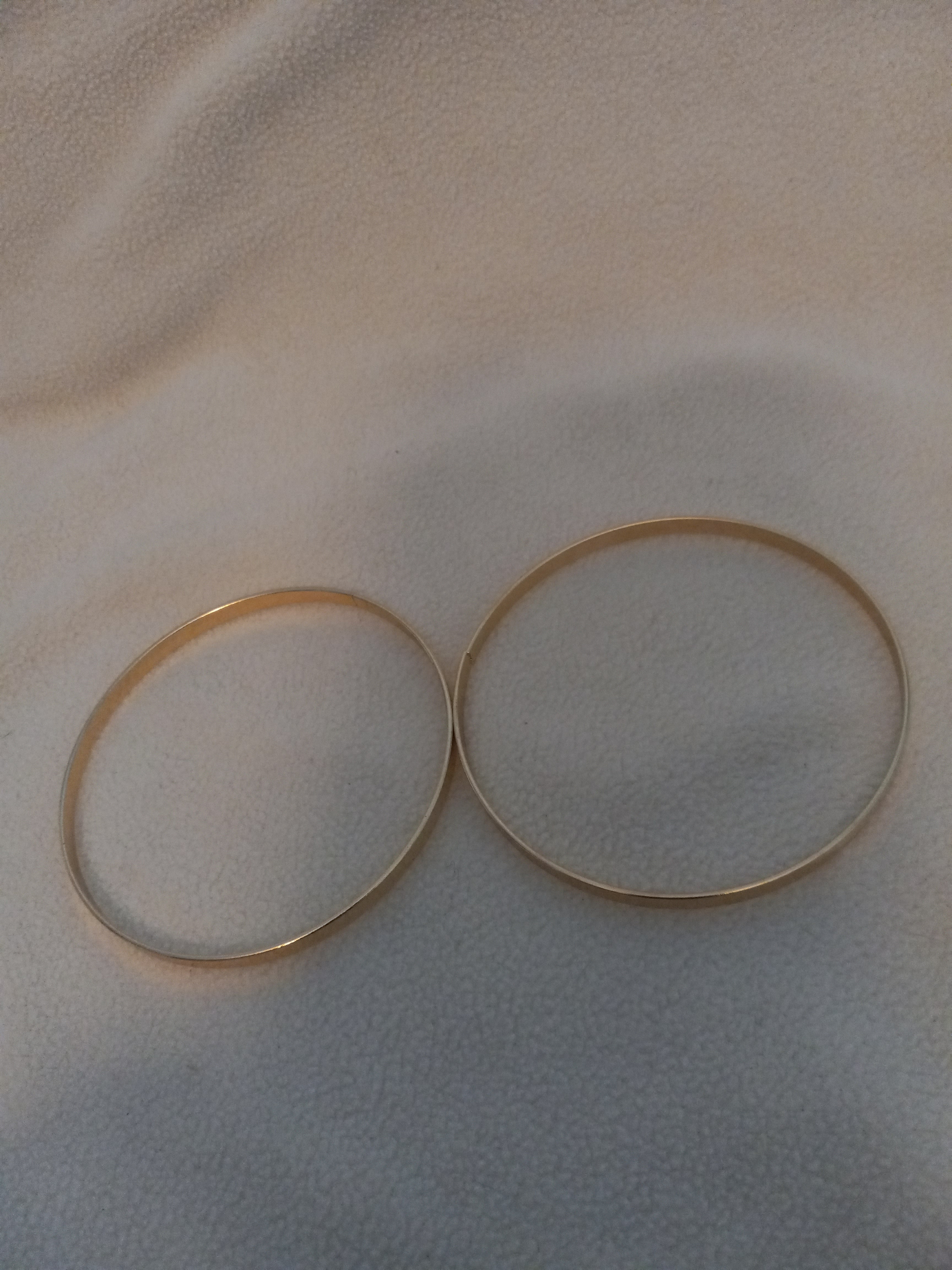 J 81  Set of 2 Gold Bracelets