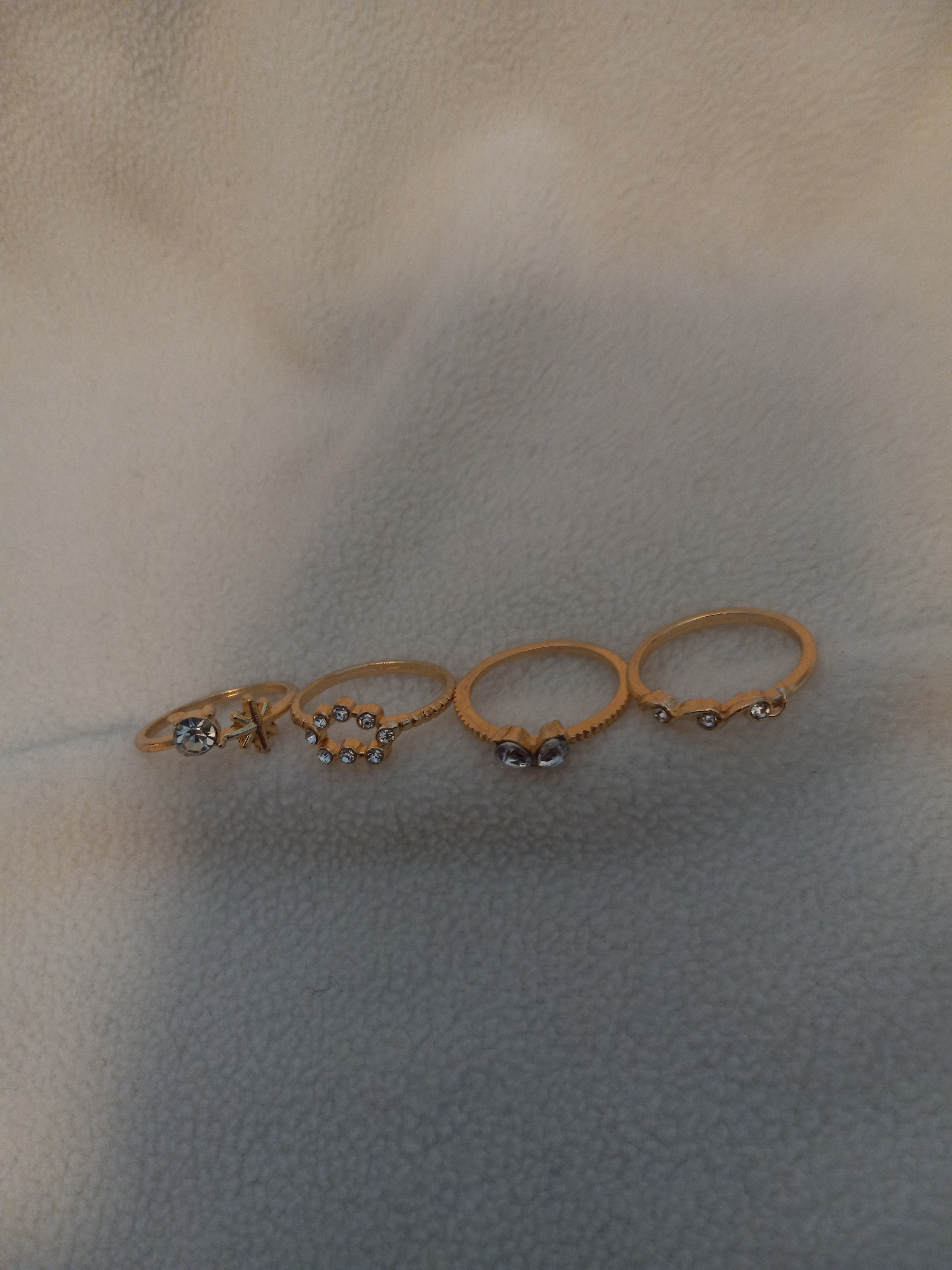 J 106 Set of 4 Gold Rings Sjze 7