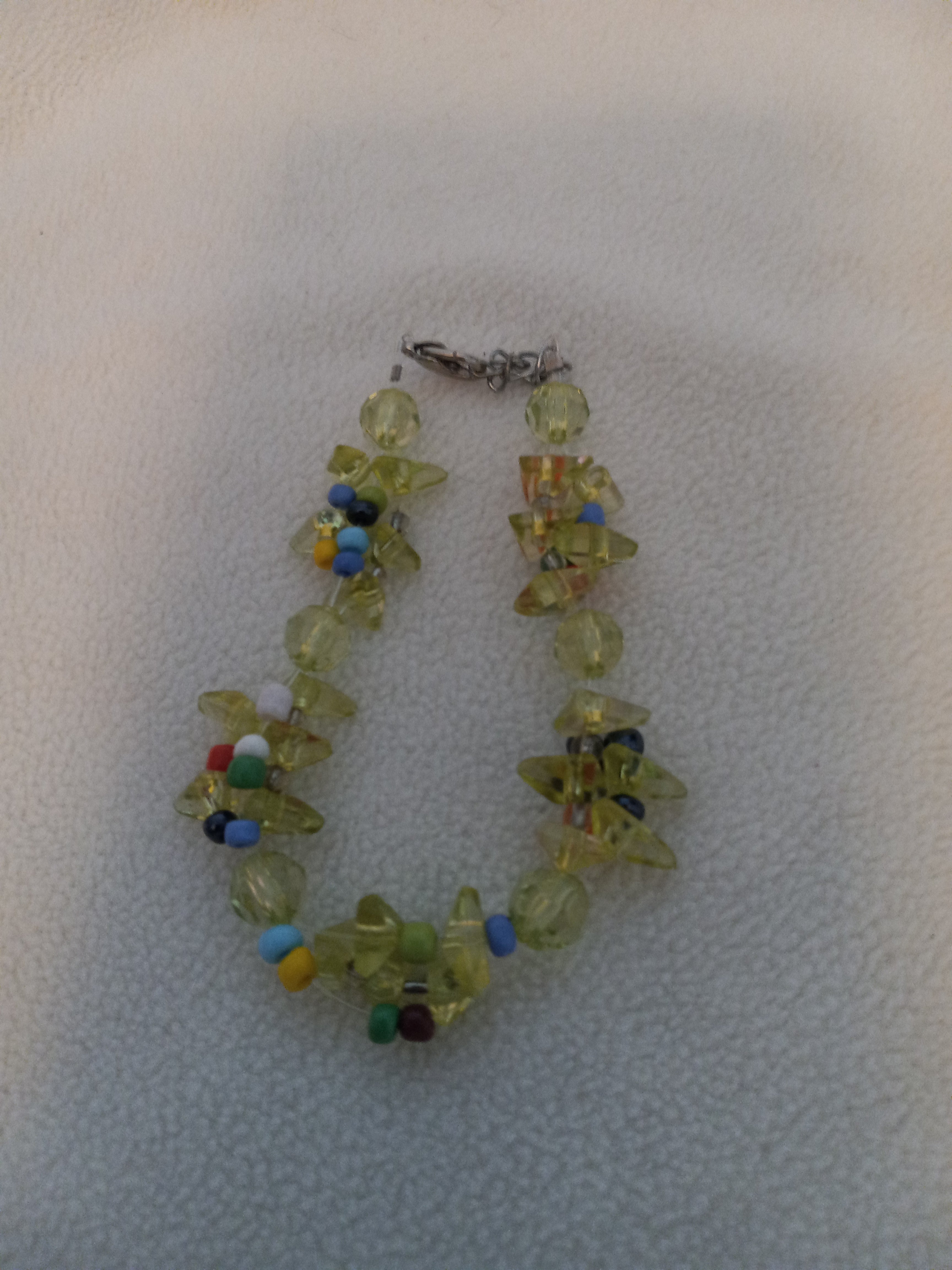 J 115  Girls Beaded Bracelet