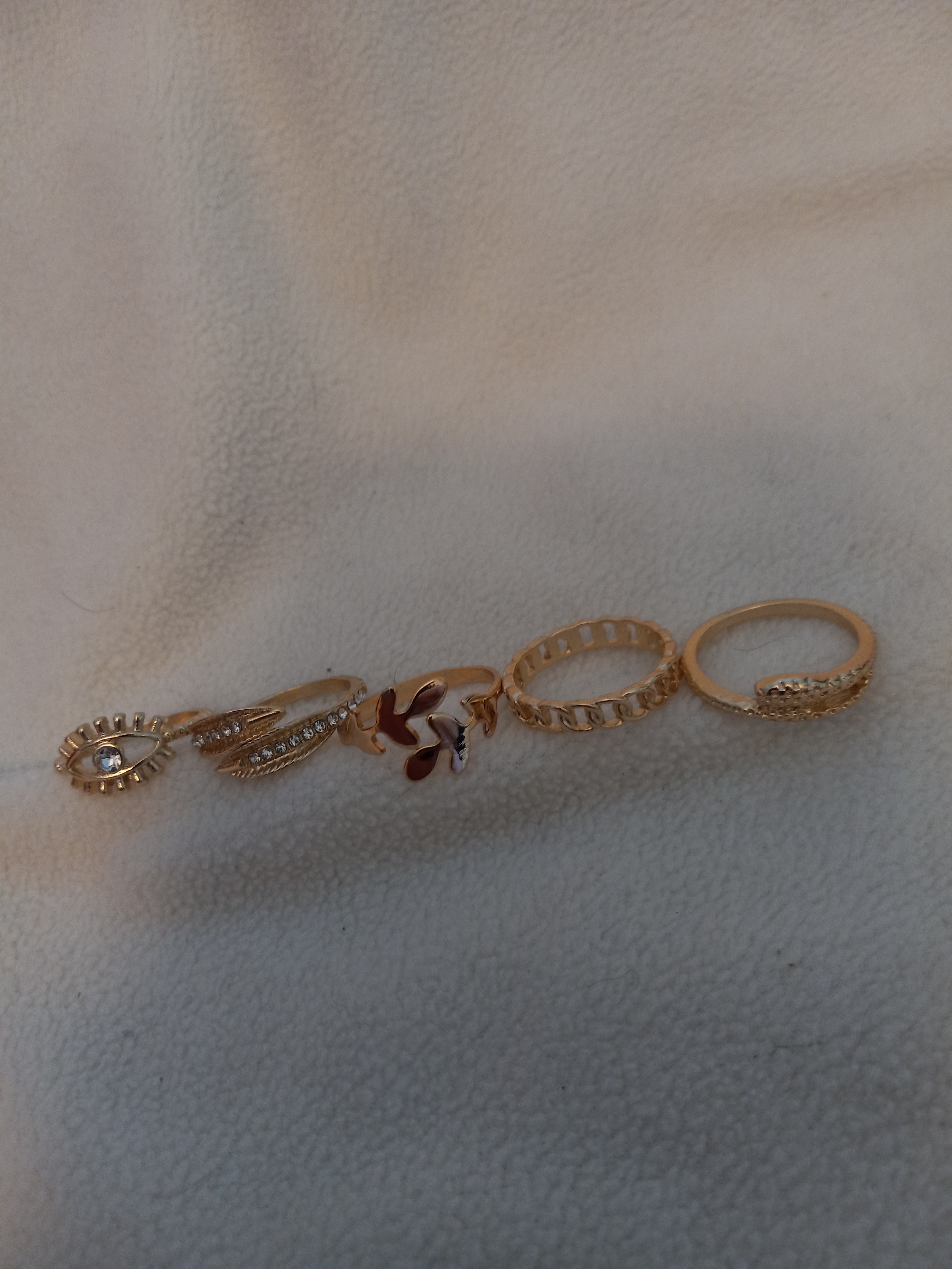 J 4  Set of 5 Gold Rings