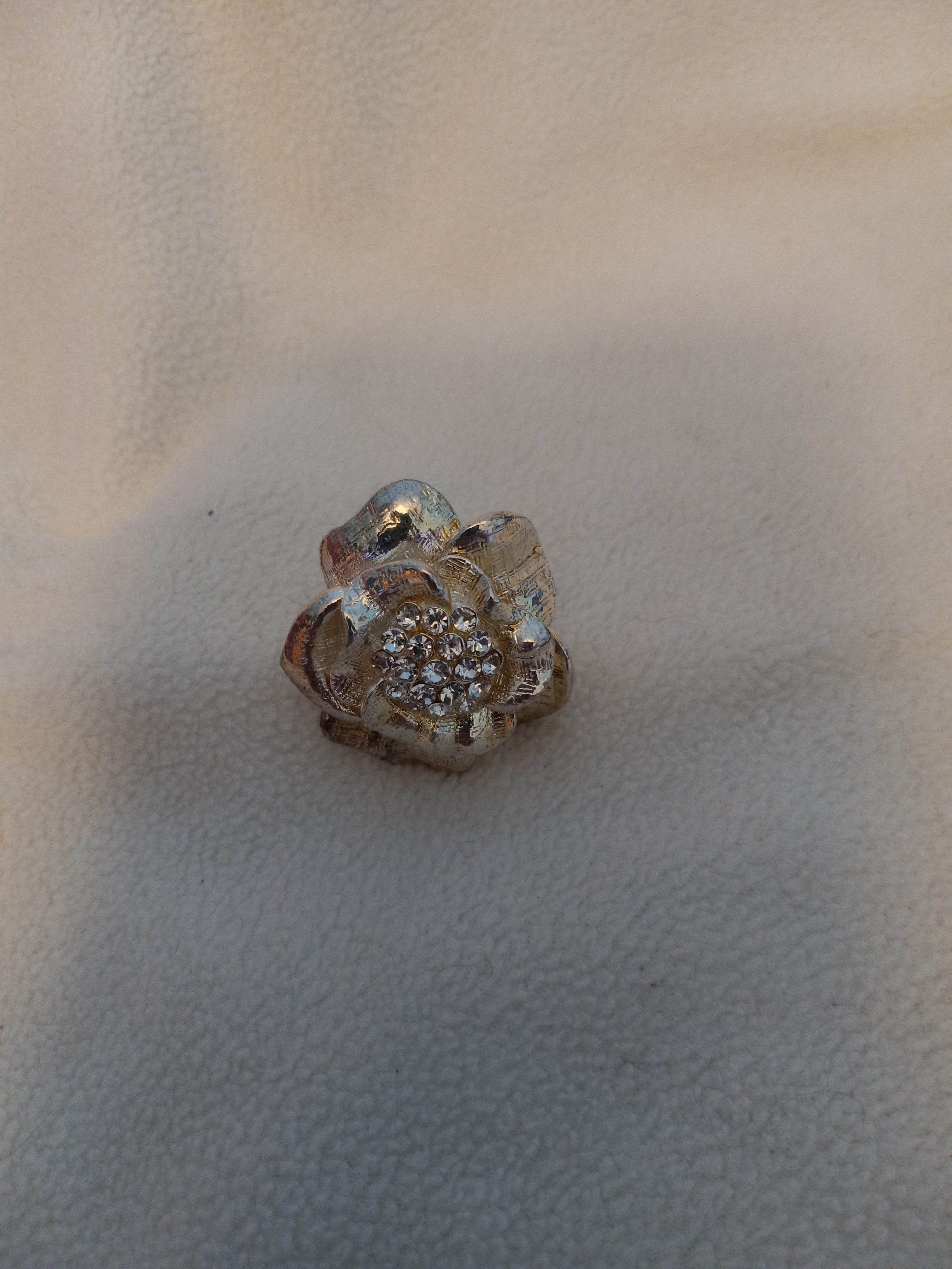 J 124  Flower Design Adjustable Ring
