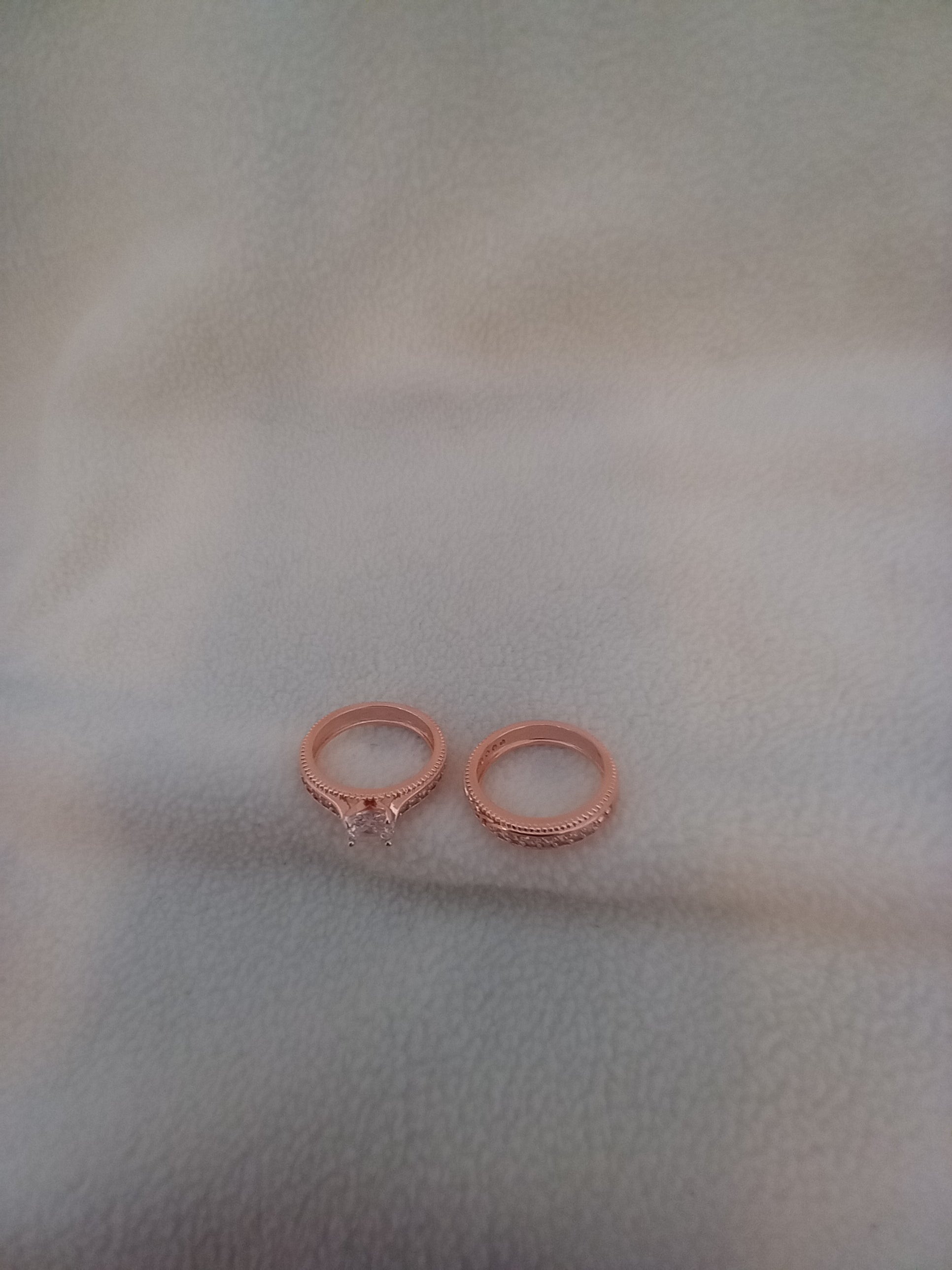 J 143  Gold Wedding Ring Set - Size 7