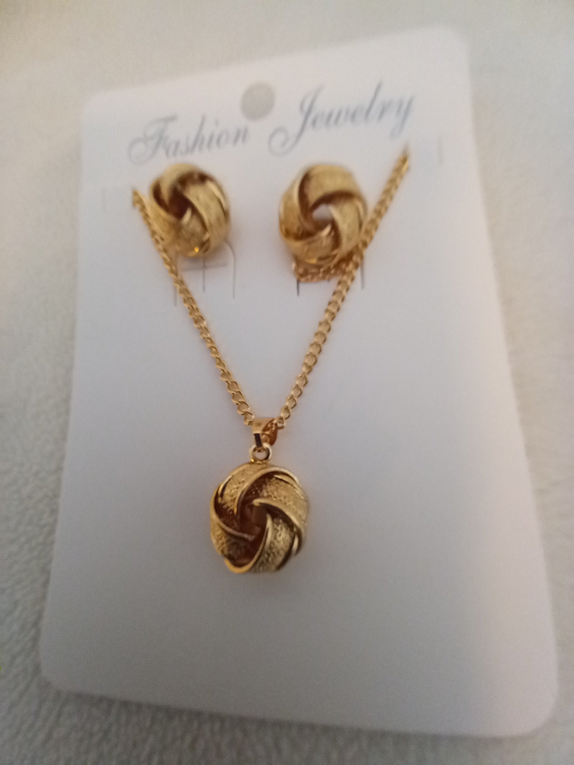 J 141  Gold Knot Necklace and Earrings