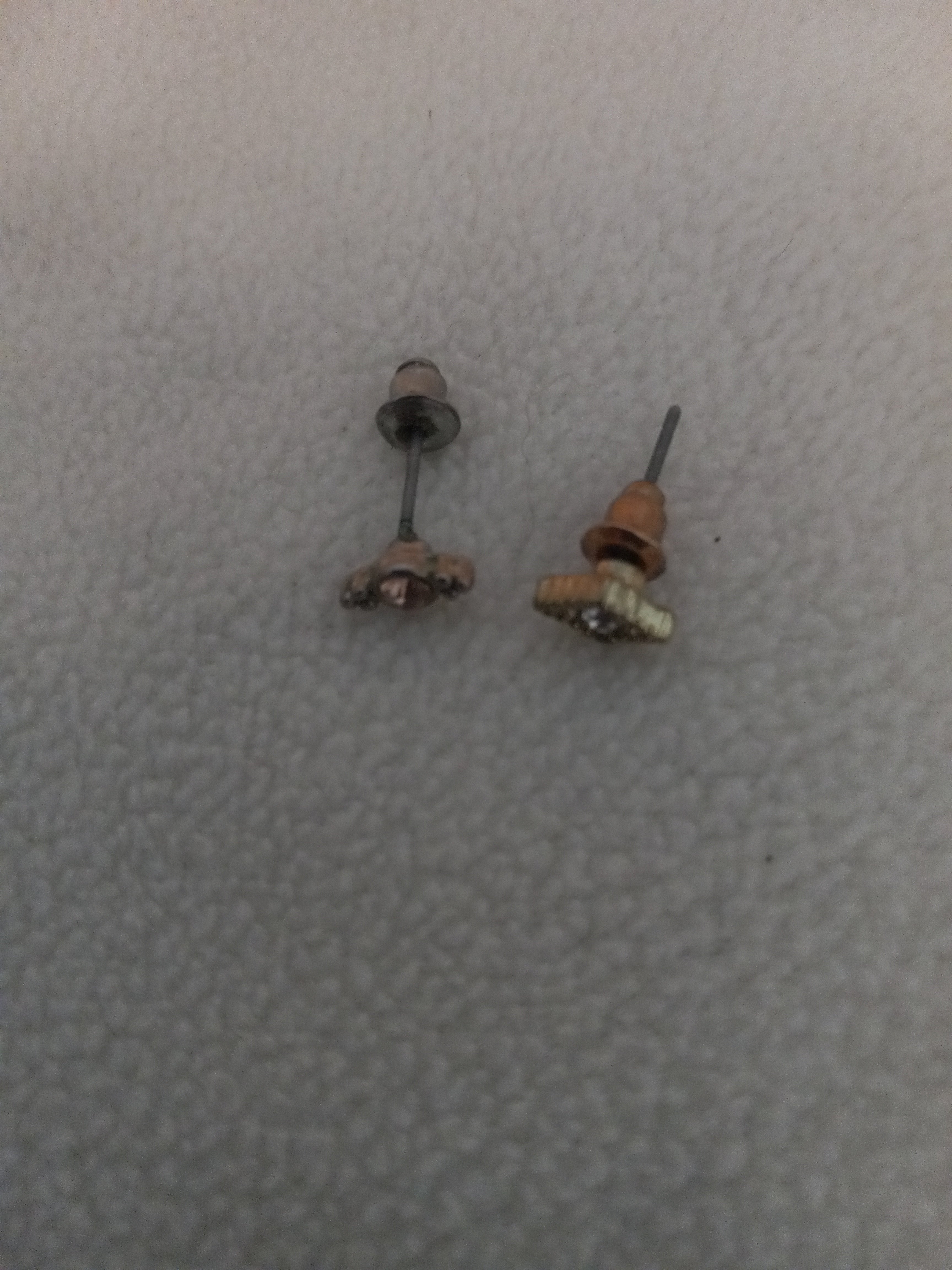 J 185  Tear Drop Design Stud Earrings with an Imitation Pearl Center