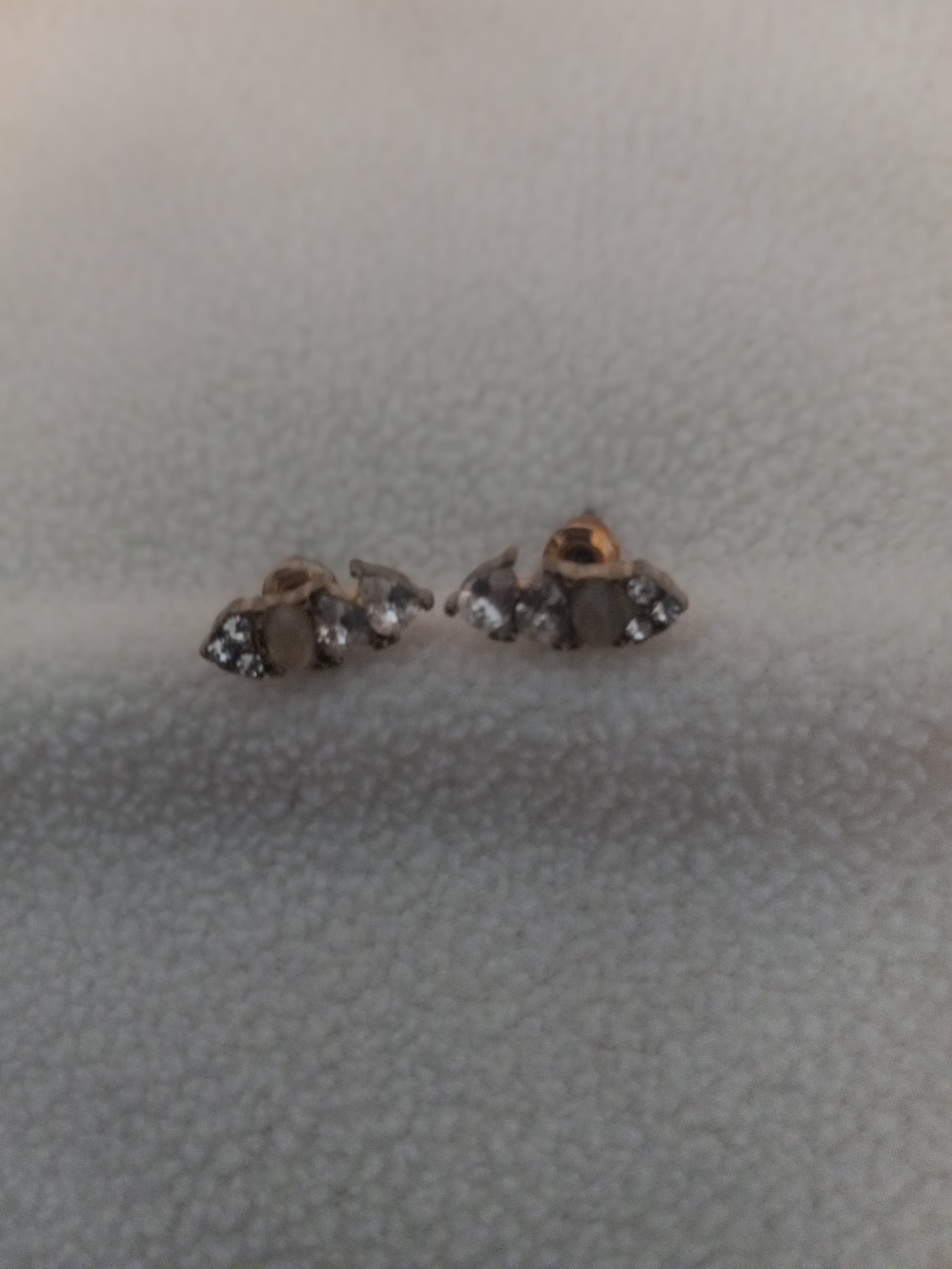 J 183  Stud Earrings with Crystals and an Imitation Pearl