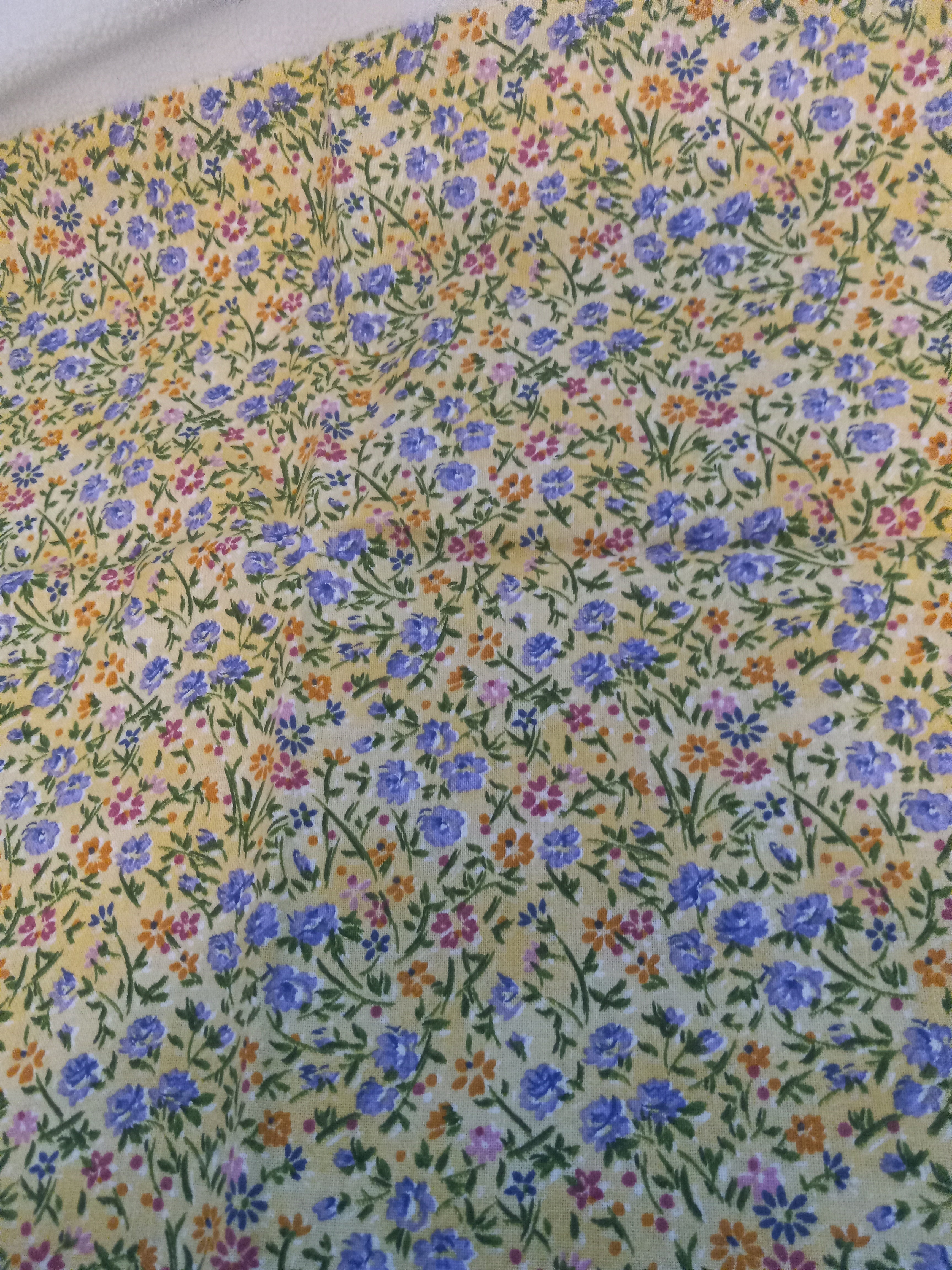 A 76  Purple / Yellow Floral Fat Quarter