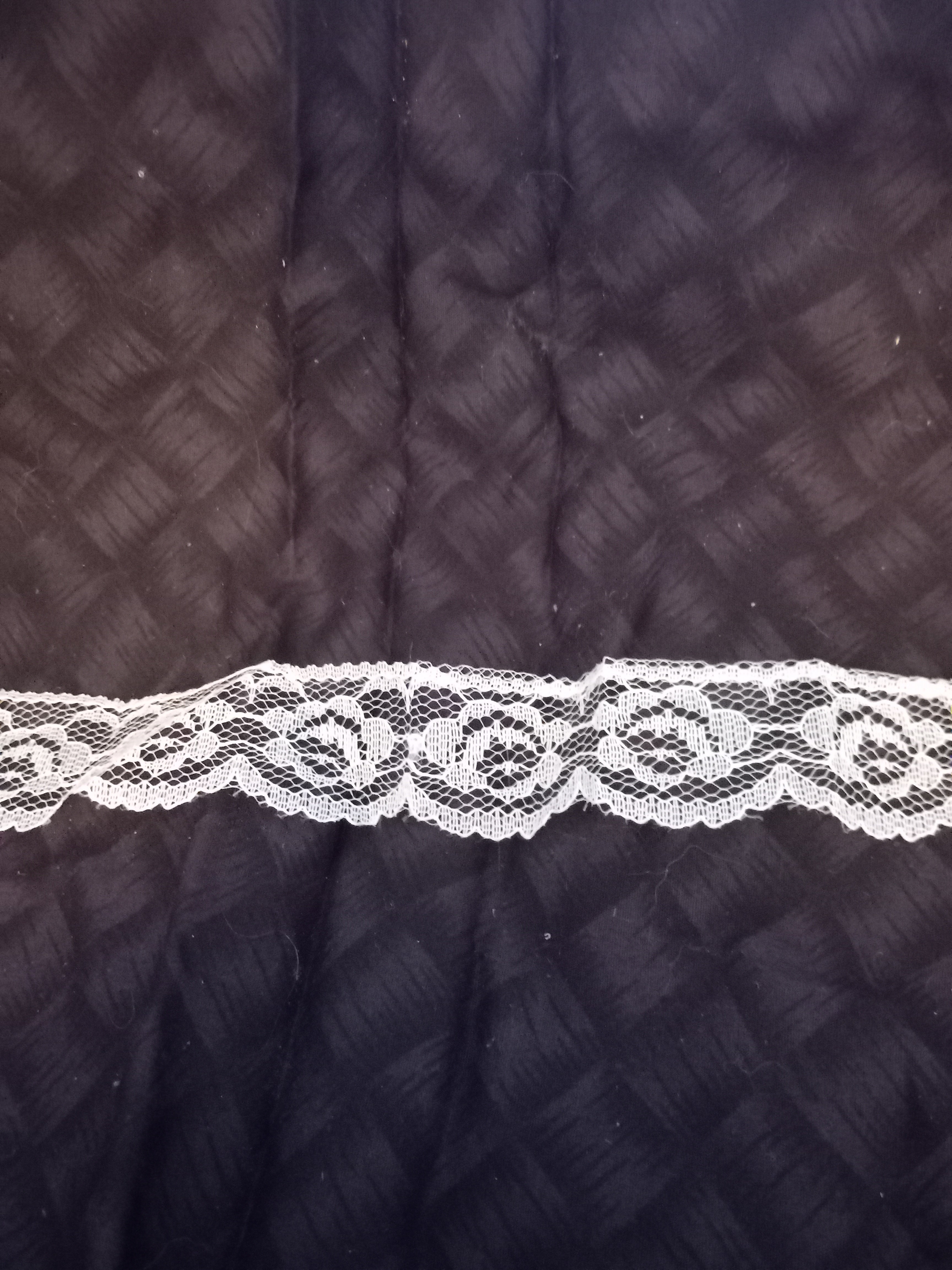 F 191  White 1 inch wide Lace