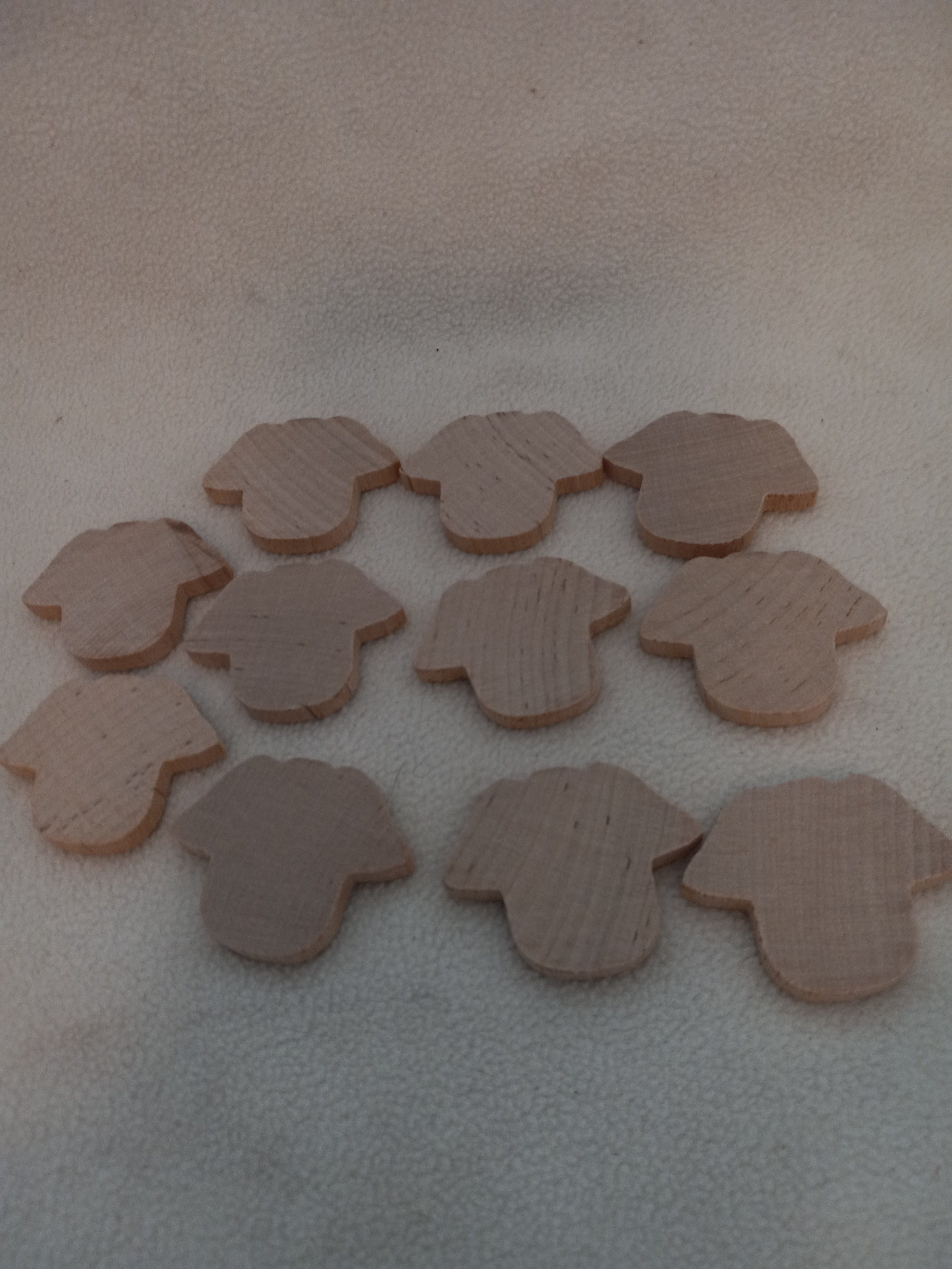 W 1  Lot of 11 Wood Dog Heads 1 1/2 inch x 1/ 1/4 inch