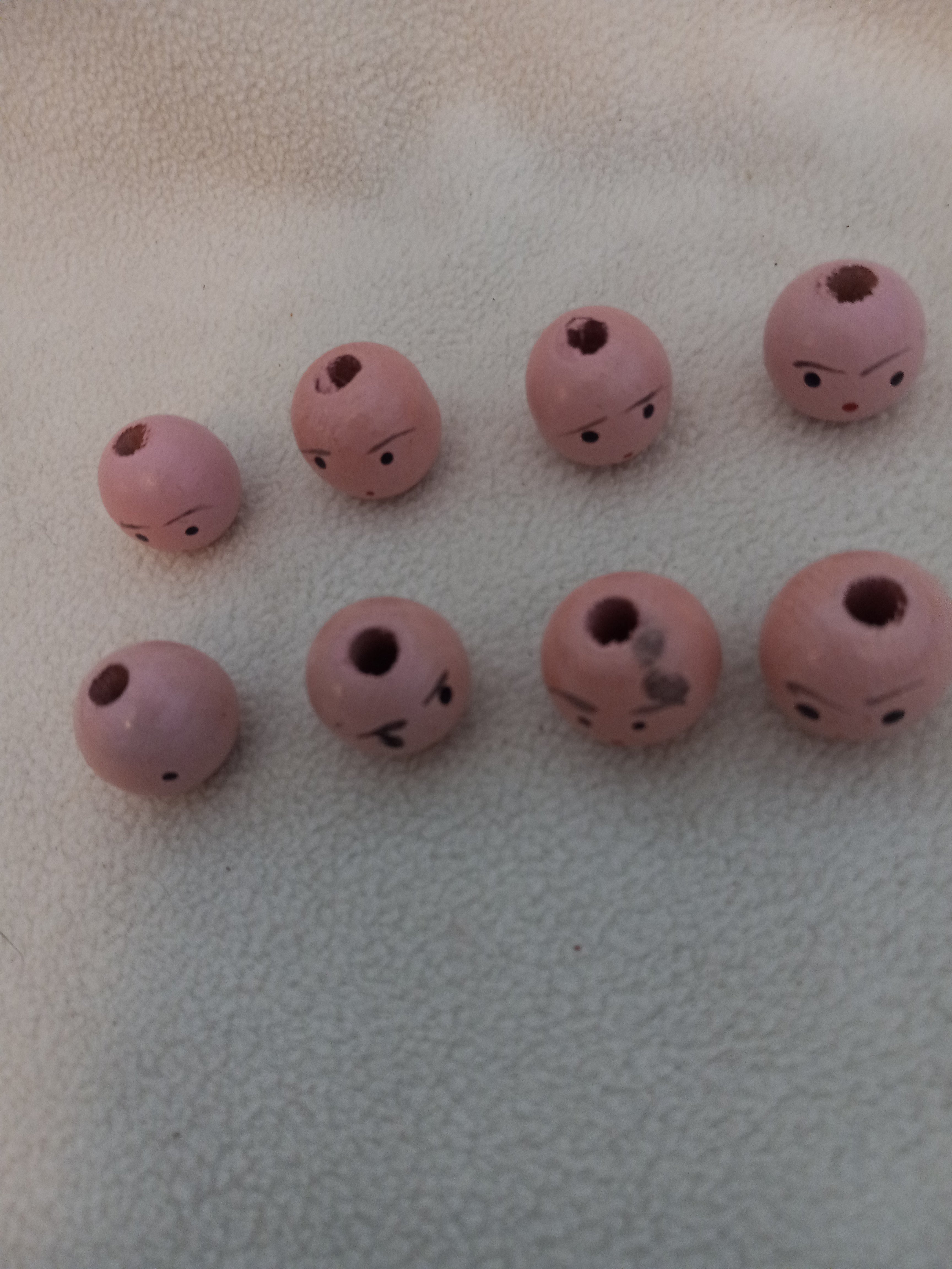 W 8  Lot of 8 (3/4 inch} Doll Face Wooden Beads