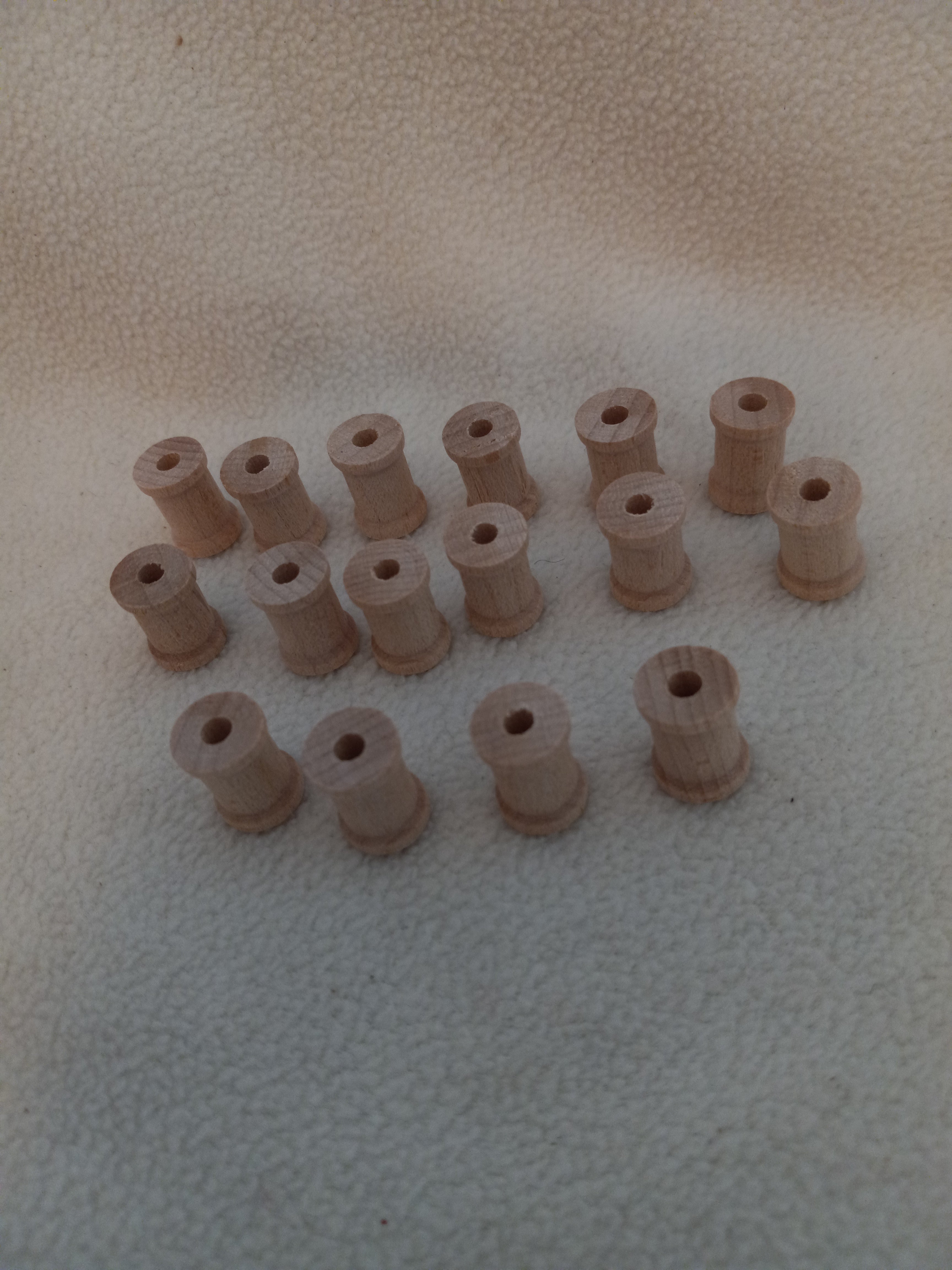 W 9  Lot of 18 unfinished 1/2 inch wood Spools