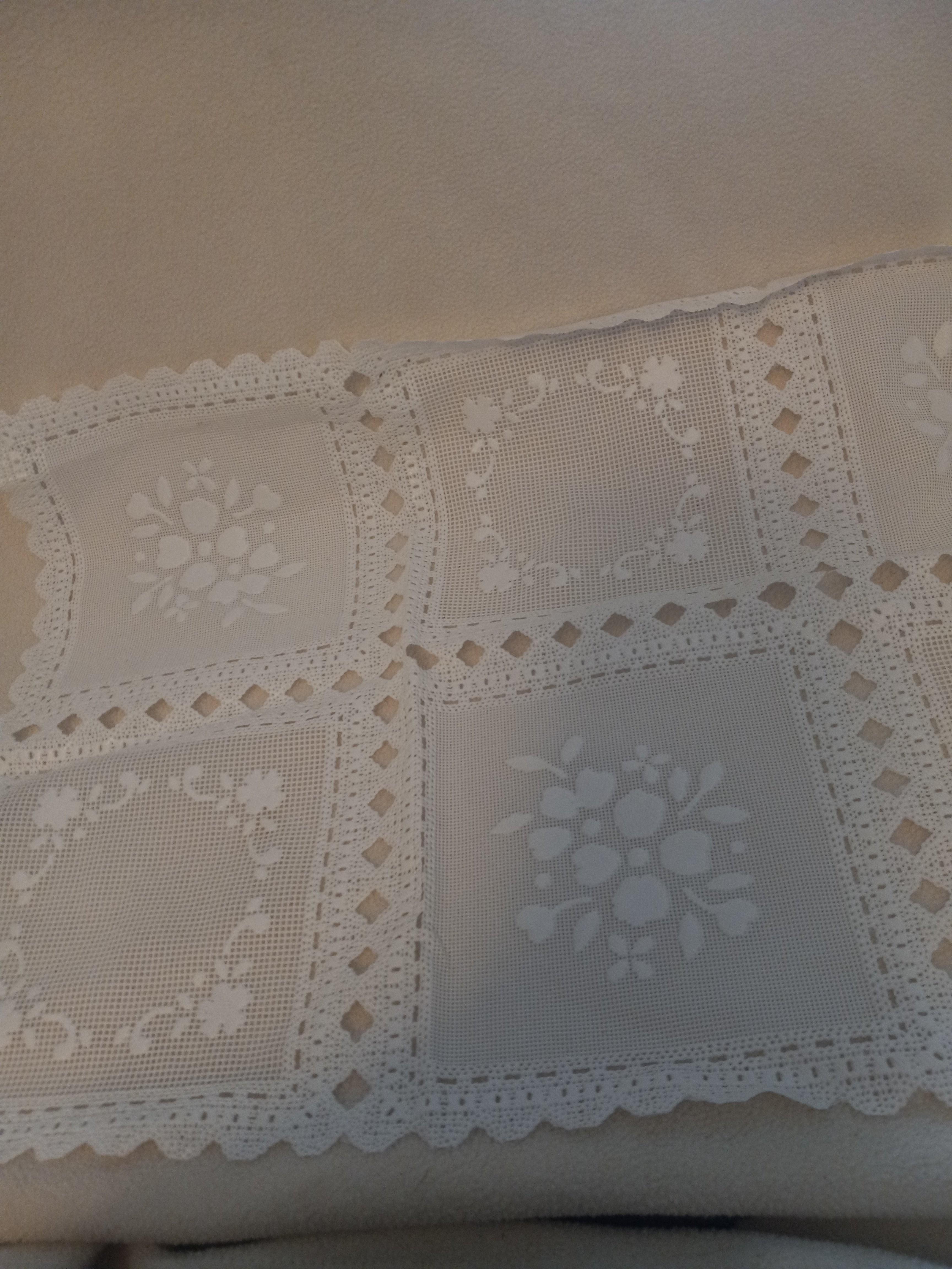31.5 inch White Plastic Doily