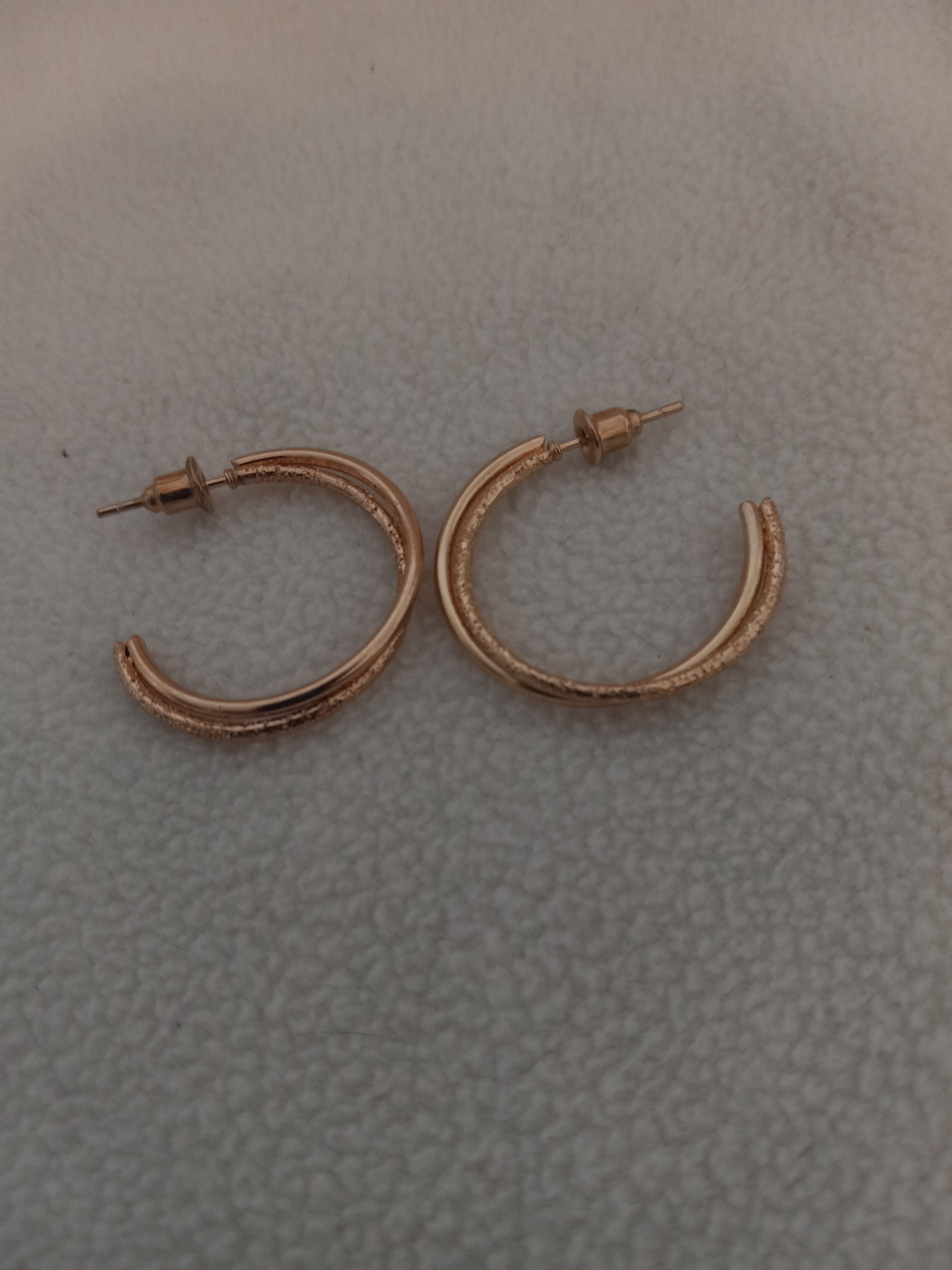J 202  Gold 5/8 inch Double Earrings