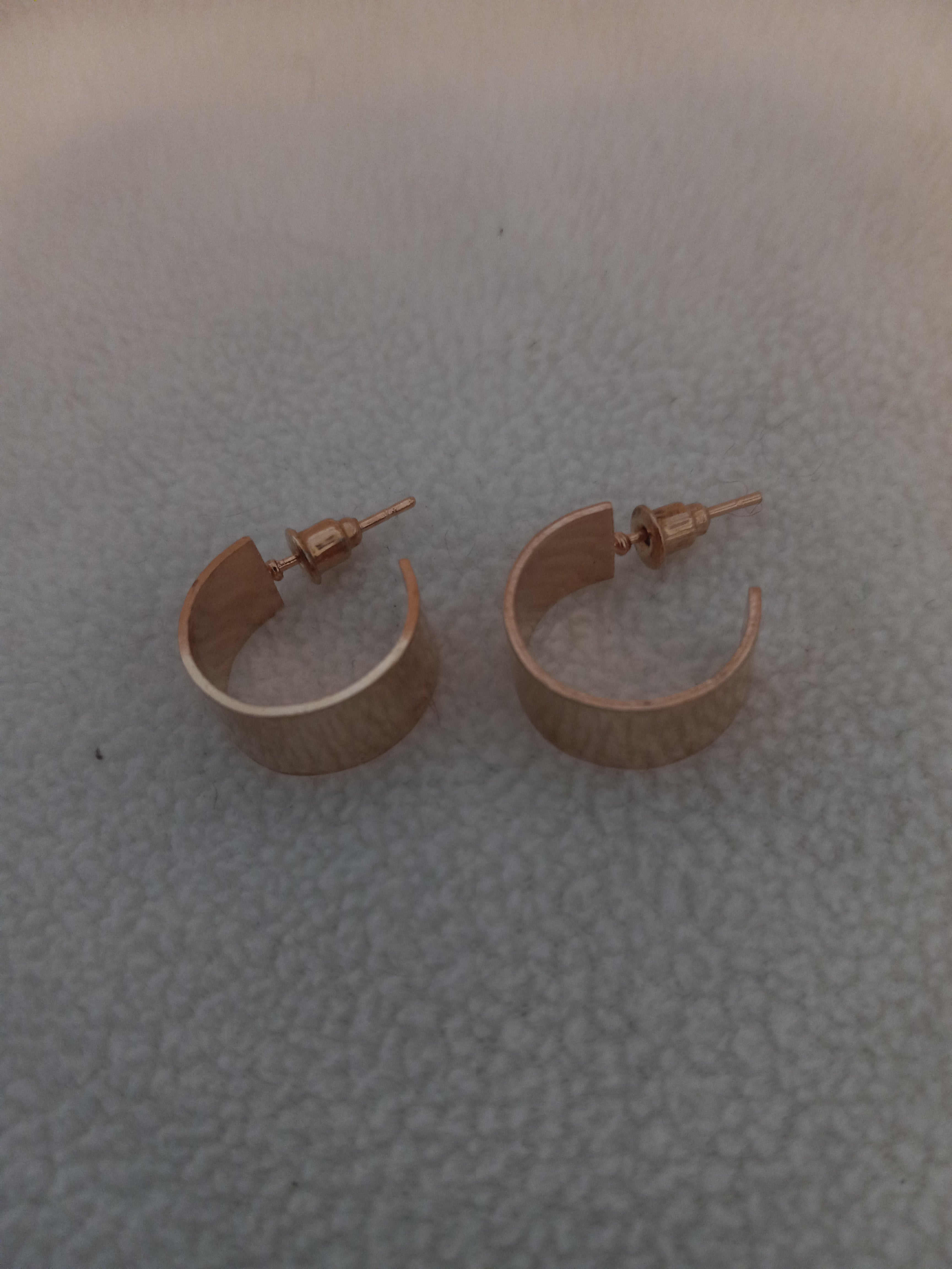 J 220  Gold 5/8 inch Wide Hoop Earrings