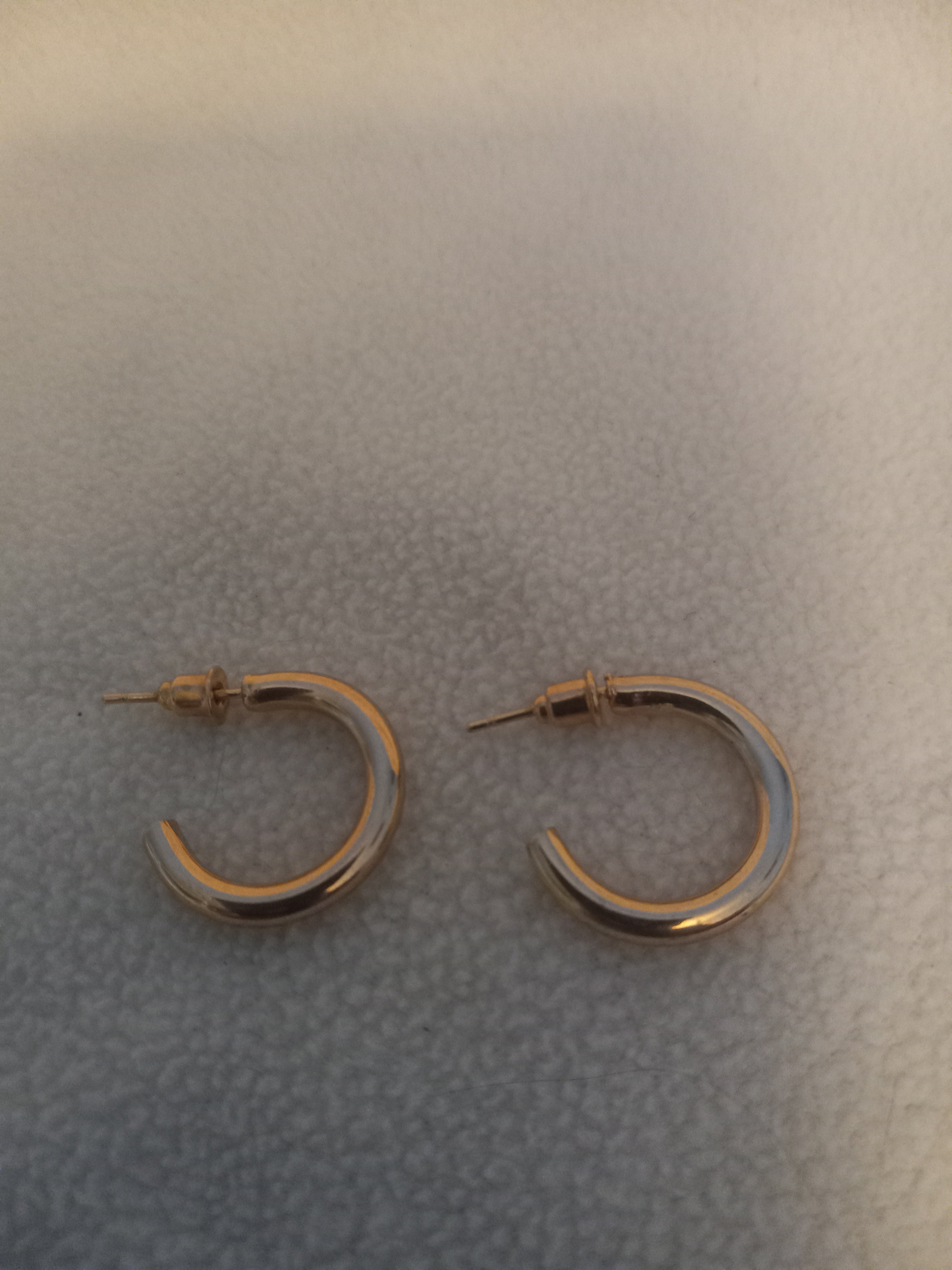 J 210  Gold 3/4 inch Tube Shaped Hoop Earrings
