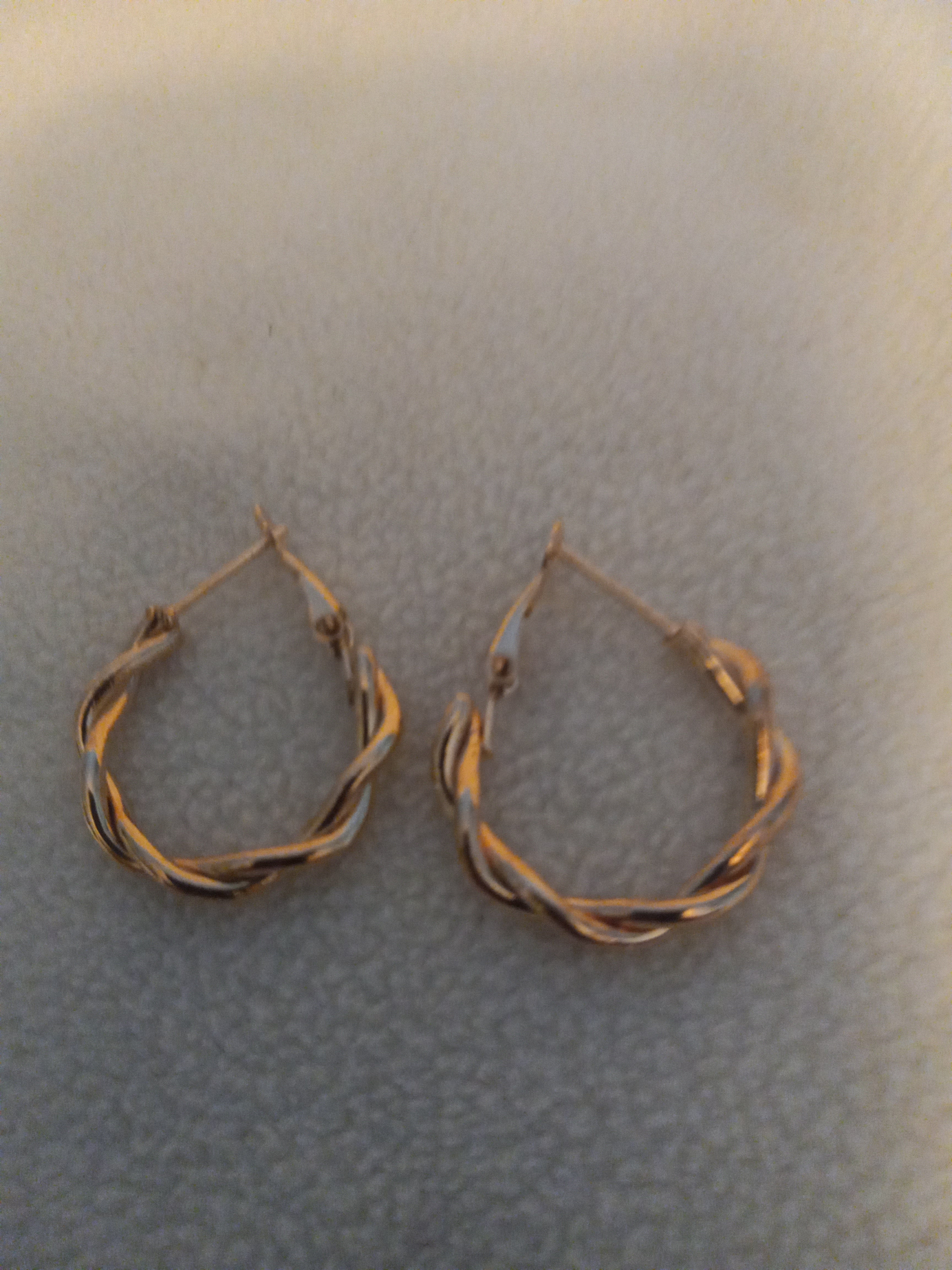 J 207  Gold 1 inch Twisted Hoop Earrings
