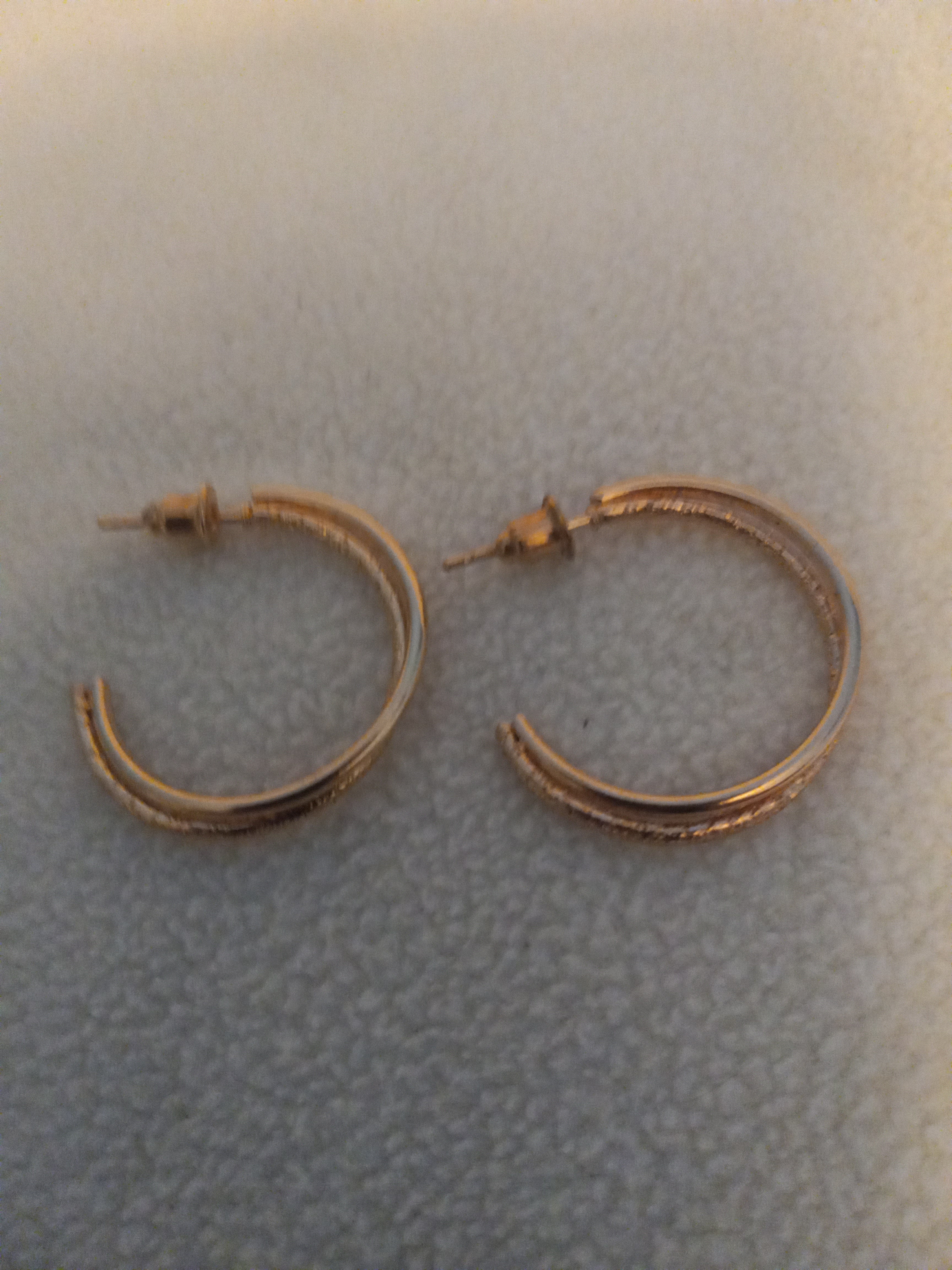 J 216  Gold 1 inch 2 Strand Hoop Earrings