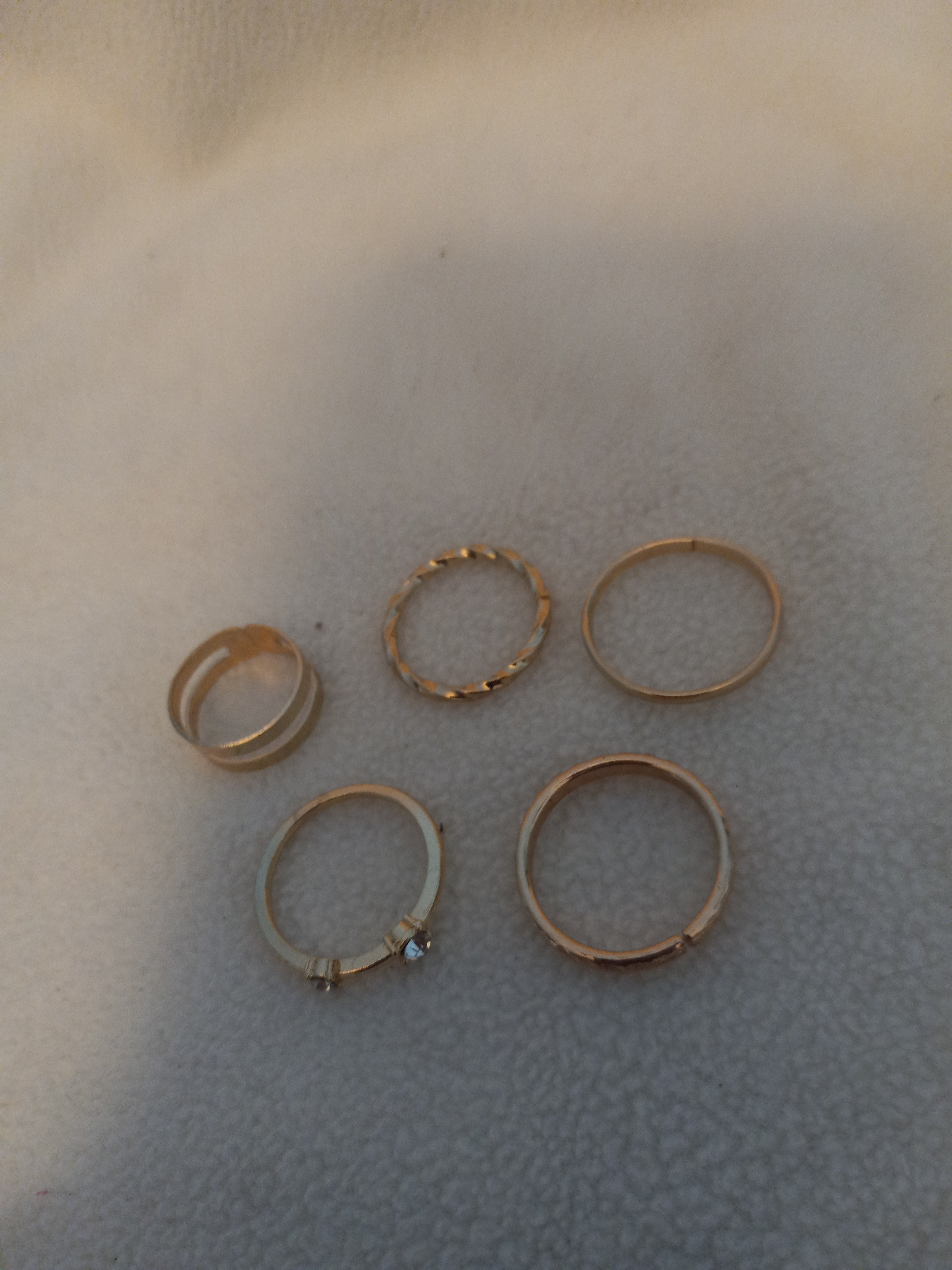 J 209  Gold 5 Assorted Size Rings for Stacking