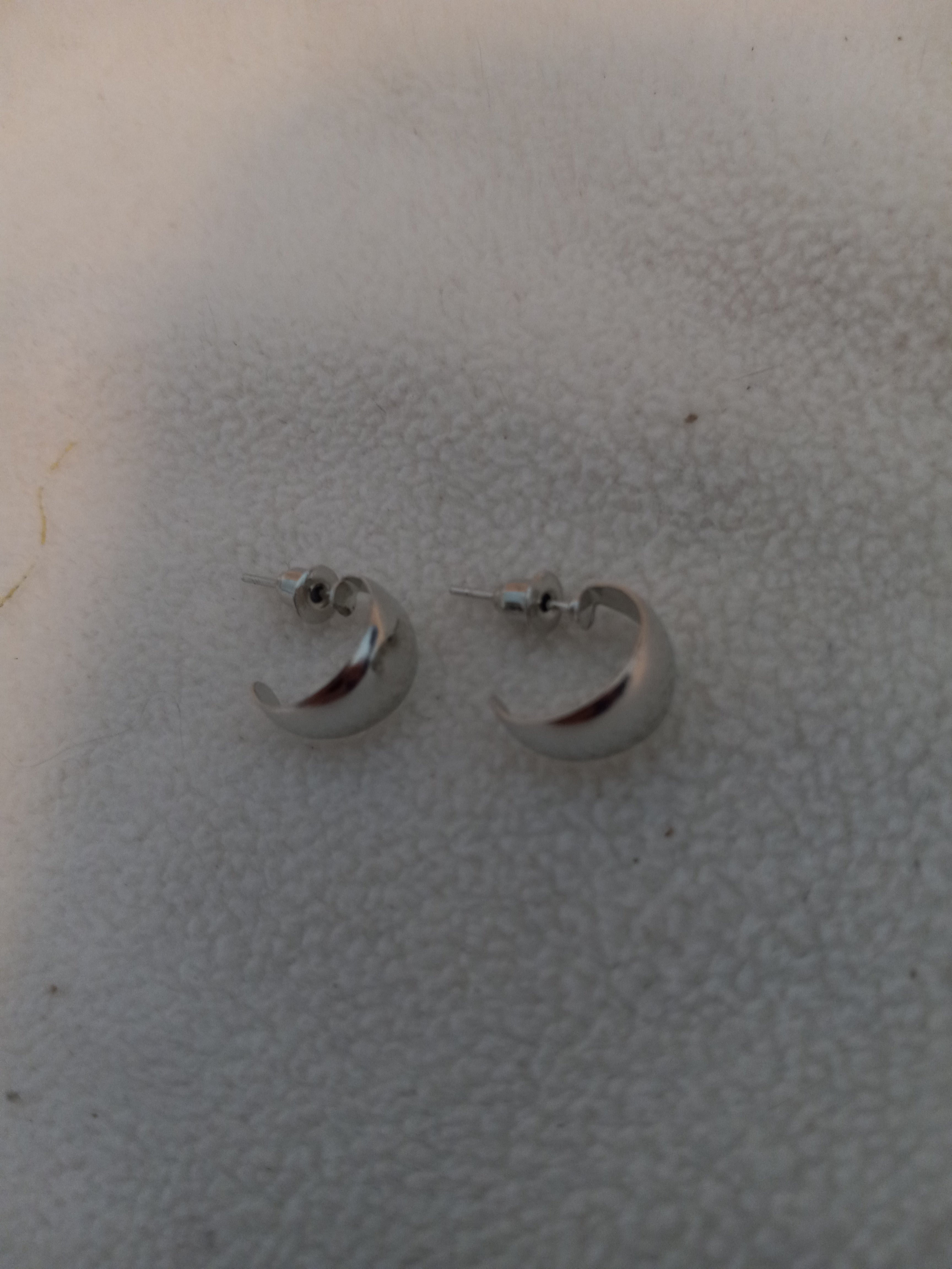 J 215  Dainty Silver Hoop Earrings