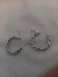 J 213  Silver 1 inch Chain Design Hoop Earrings