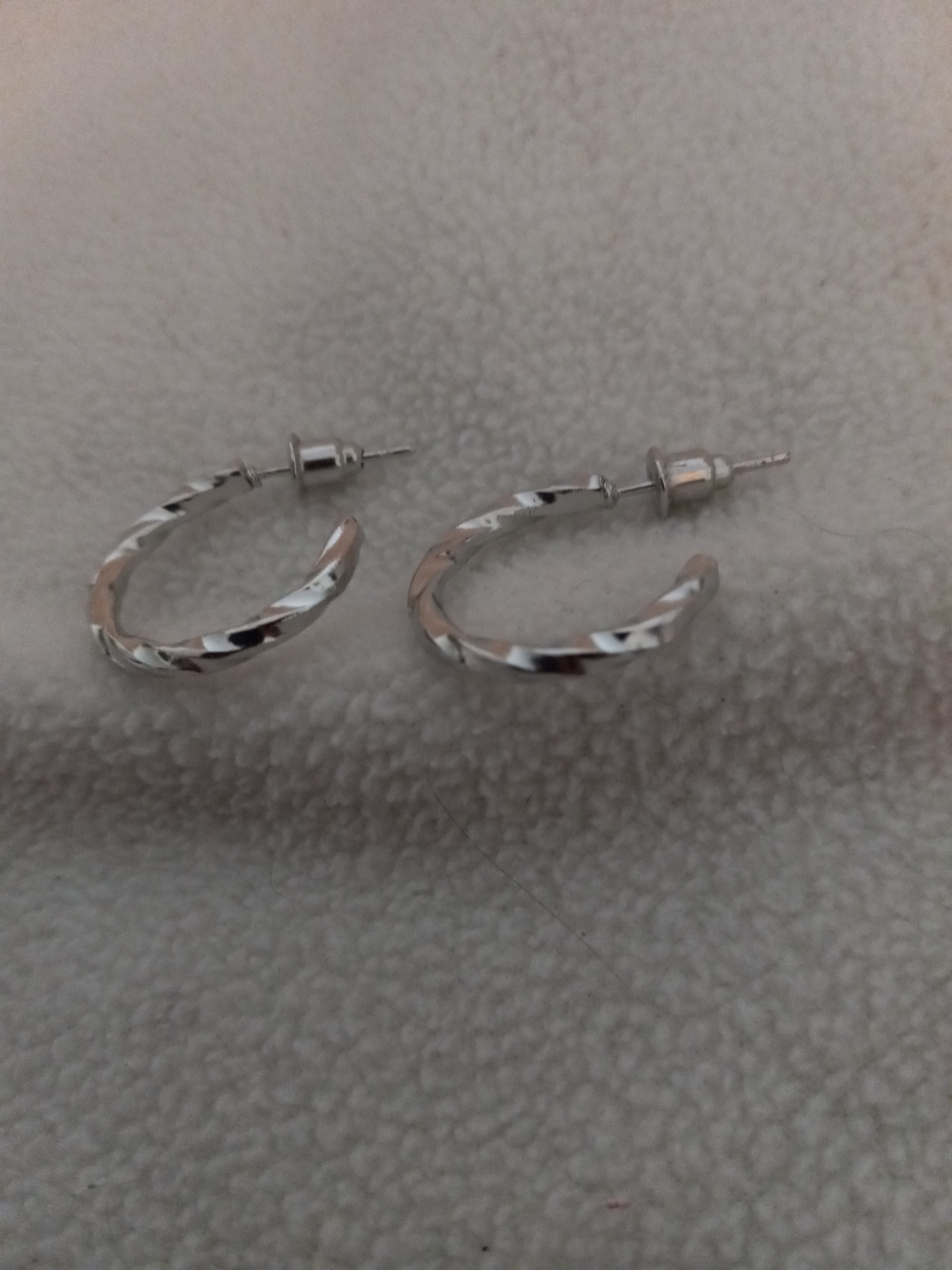 J 224 Silver 3/4 inch Swirl Hoop Earrings