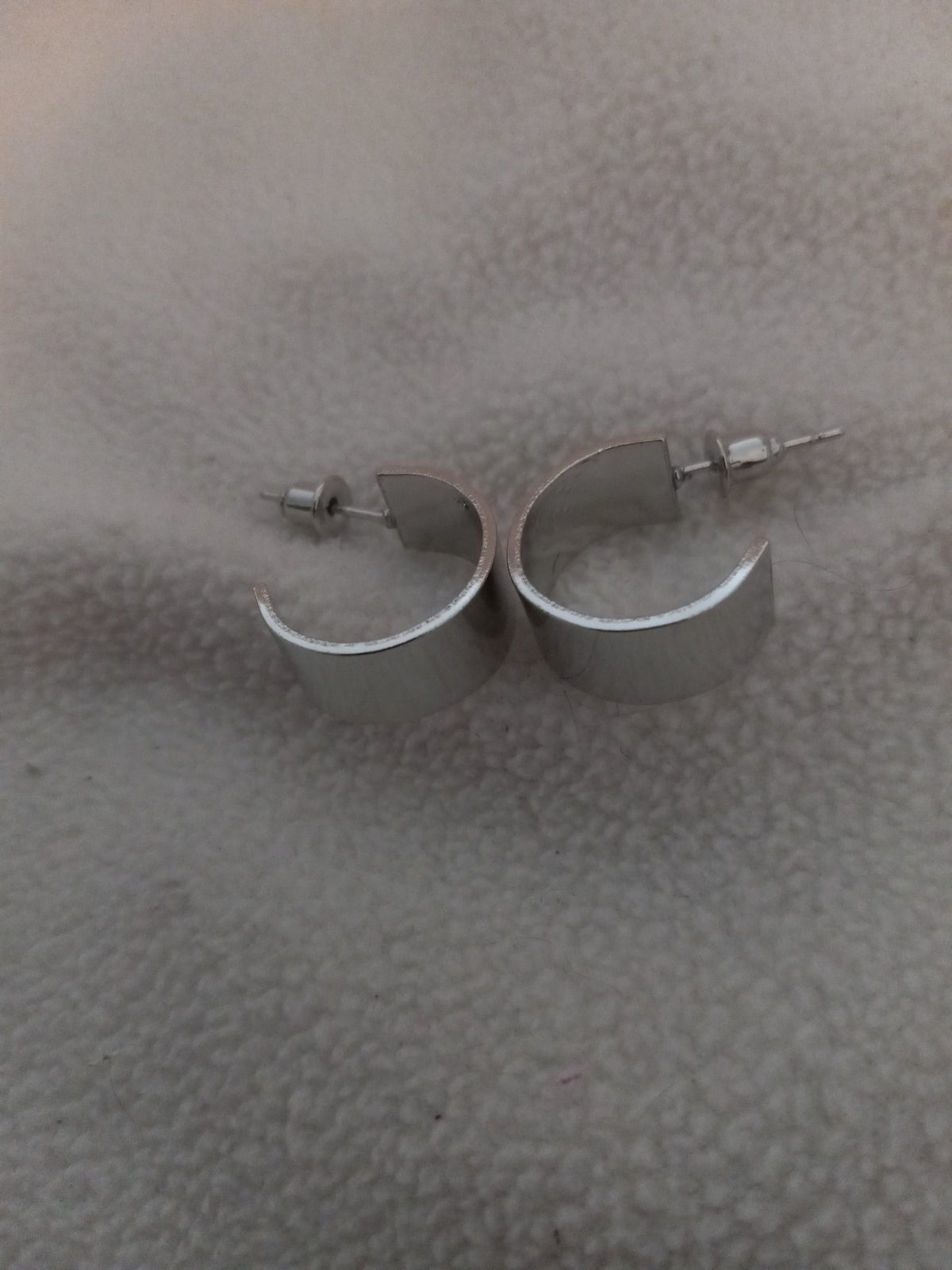 J 211  Silver 5/8 inch x 1/4 inch Hoop Earrings