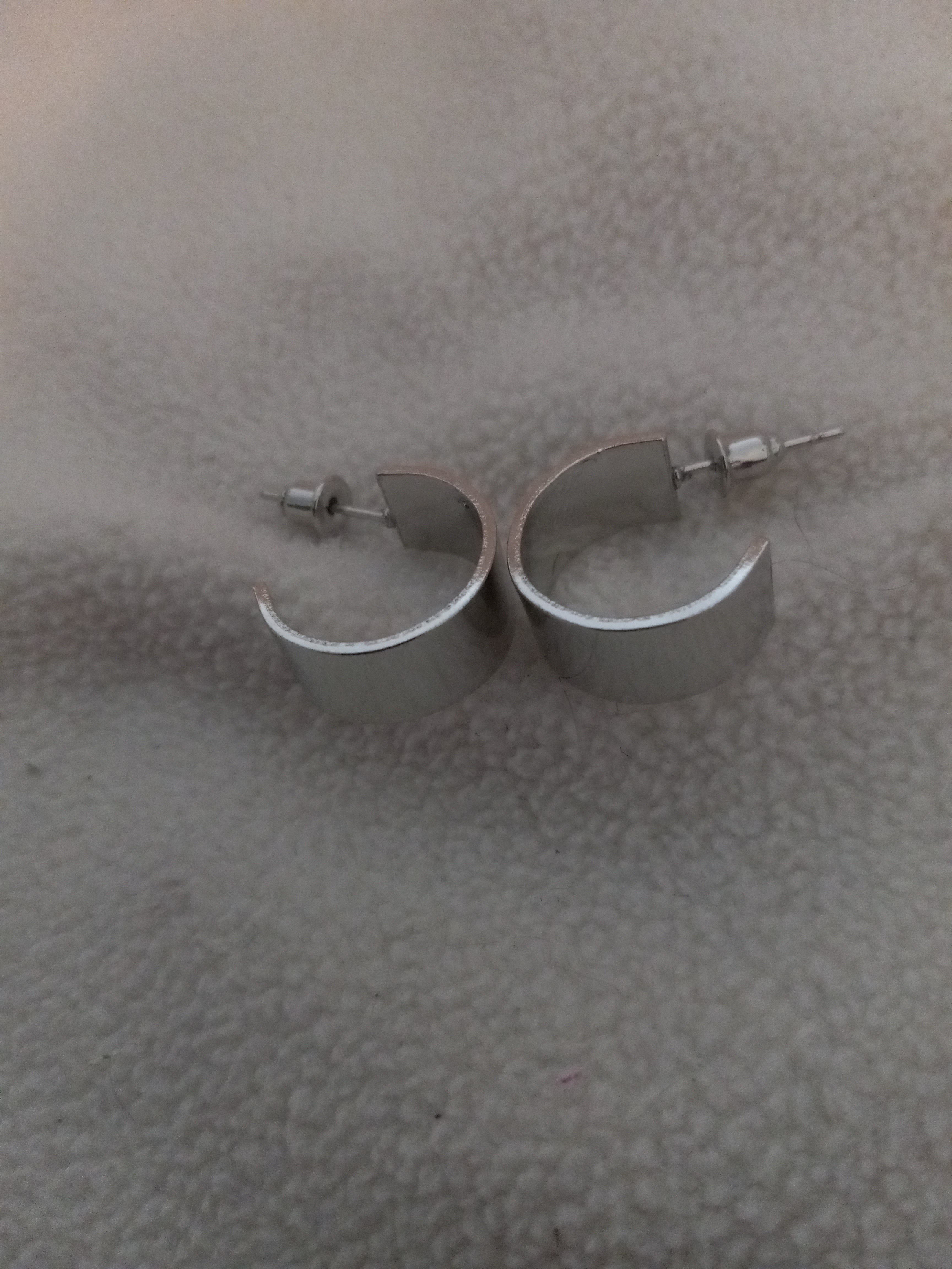 J 211  Silver 5/8 inch x 1/4 inch Hoop Earrings