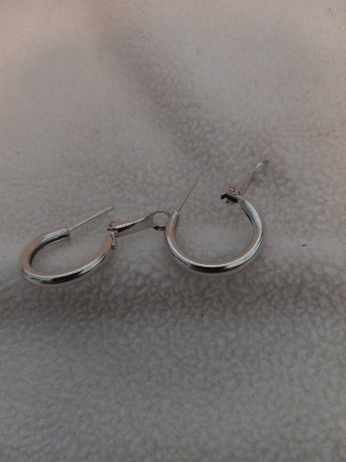 J 218  Silver 3/4 inch Plain Hoop Earrings