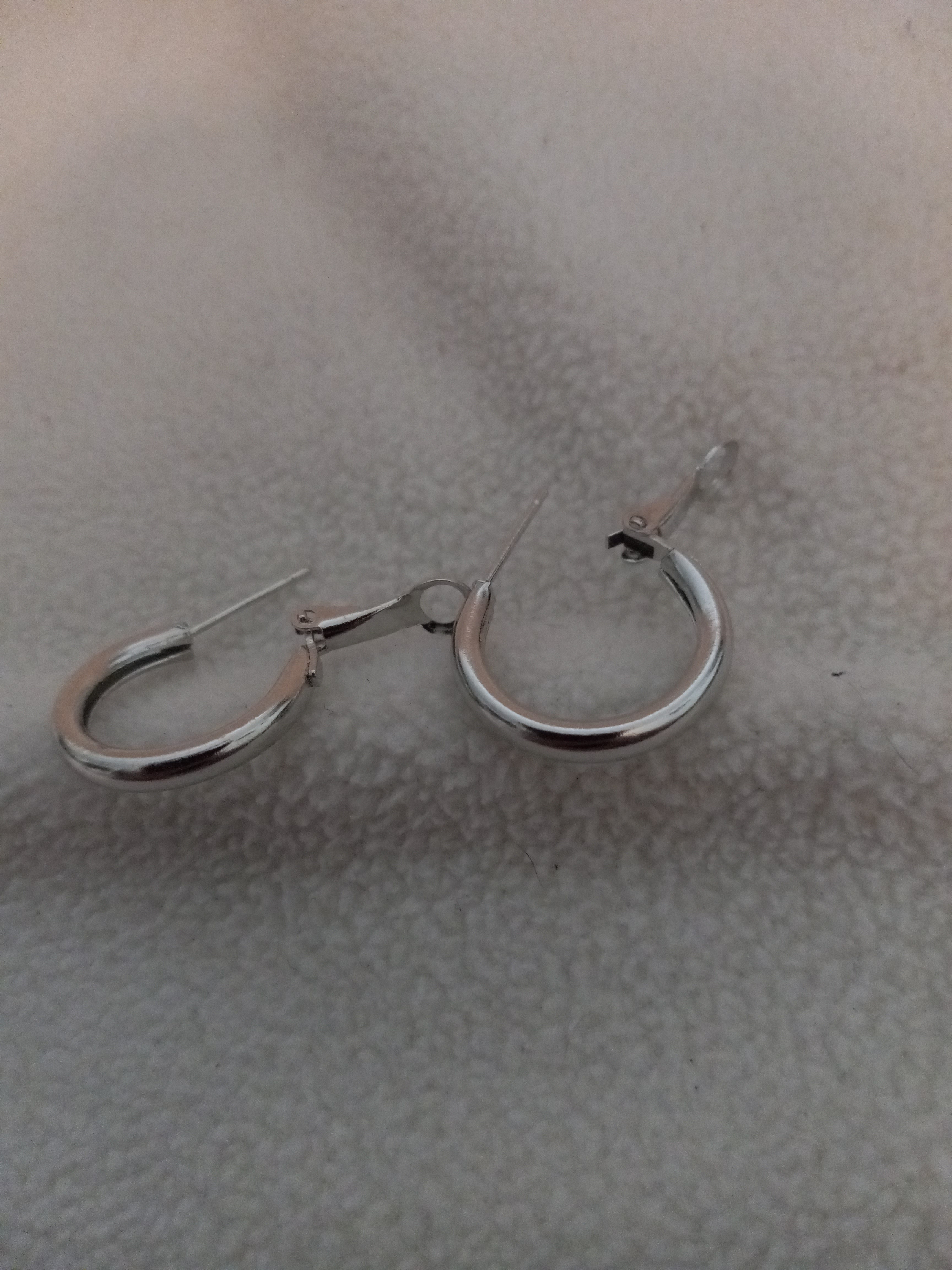 J 218  Silver 3/4 inch Plain Hoop Earrings