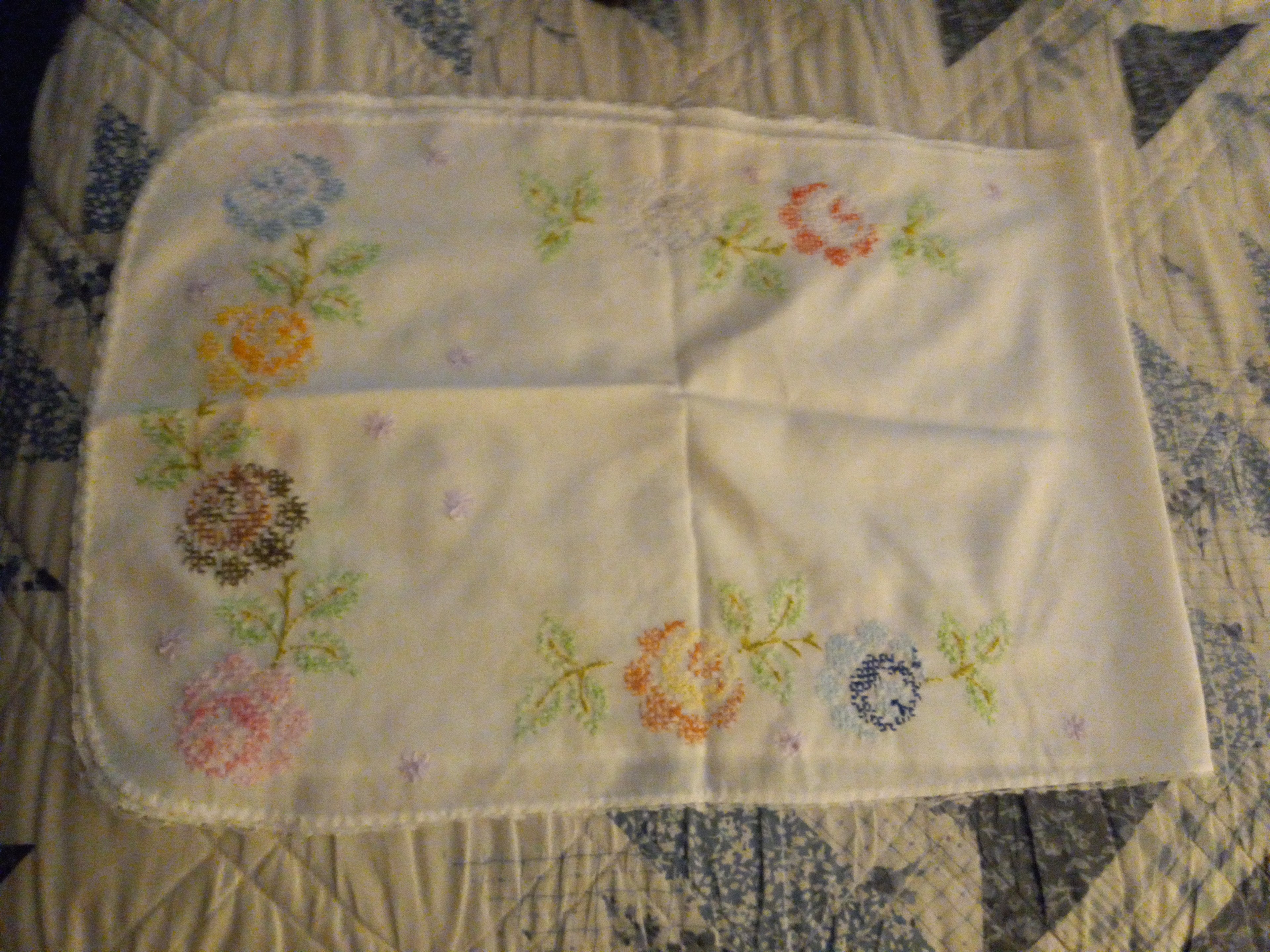 Vintage Linen - 40 inch x 13 inch Embroidered Floral Doily / Bureau Scarf