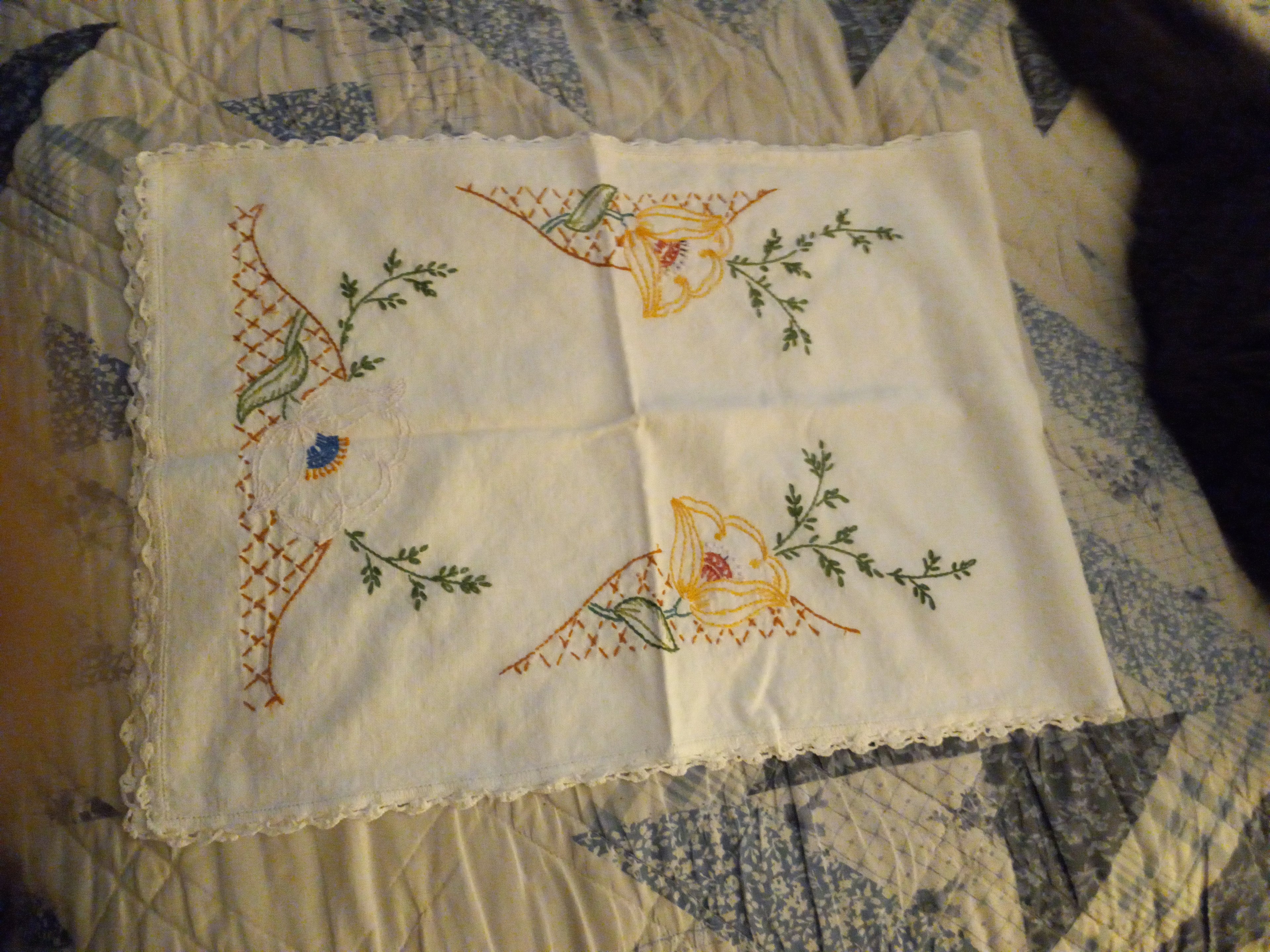Vintage Linen - 12 1/2 inches x 36 inches Bureau Scarf