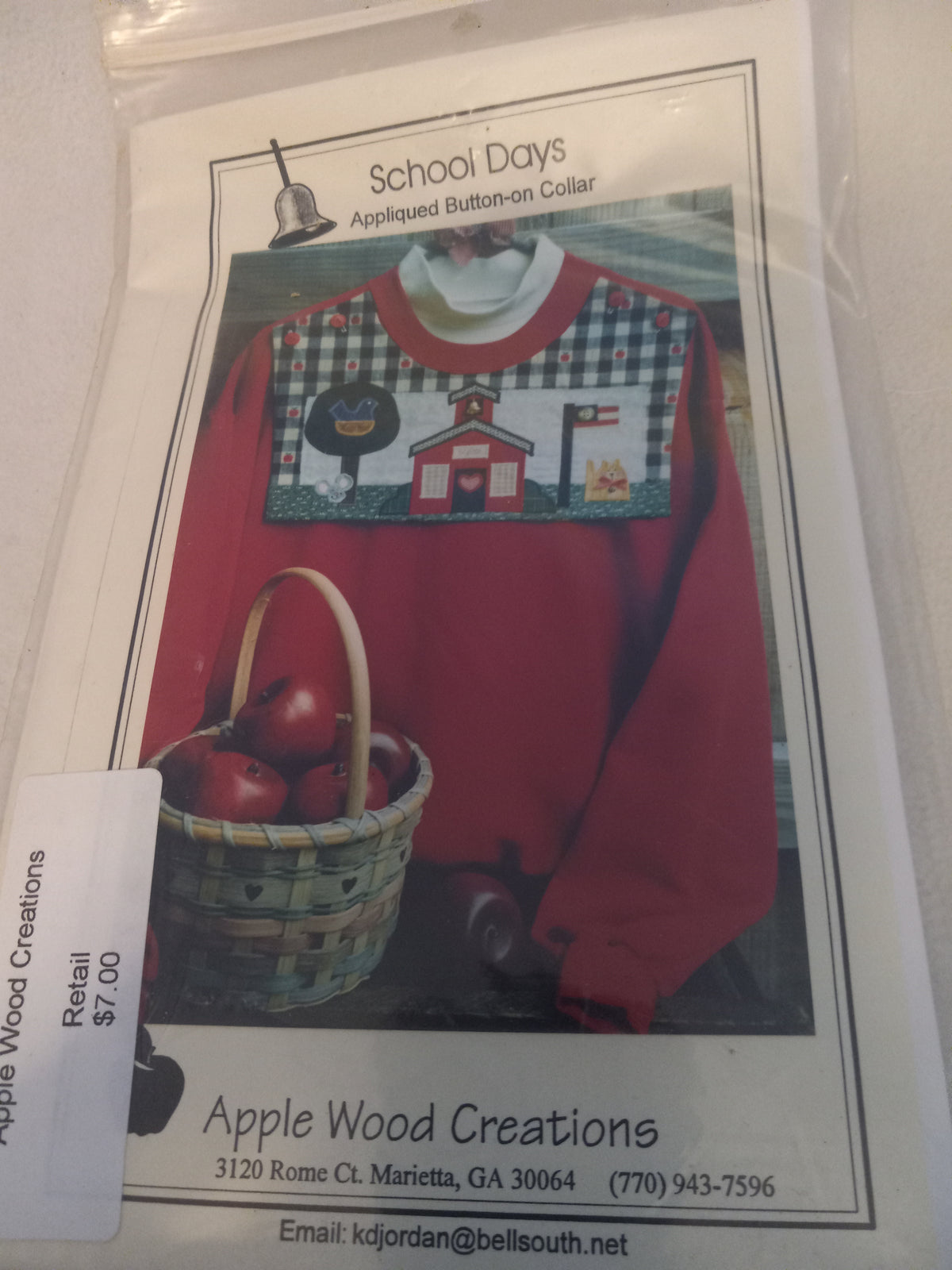 Apple Wood Creations - School Days Appliqued Button-on Collar