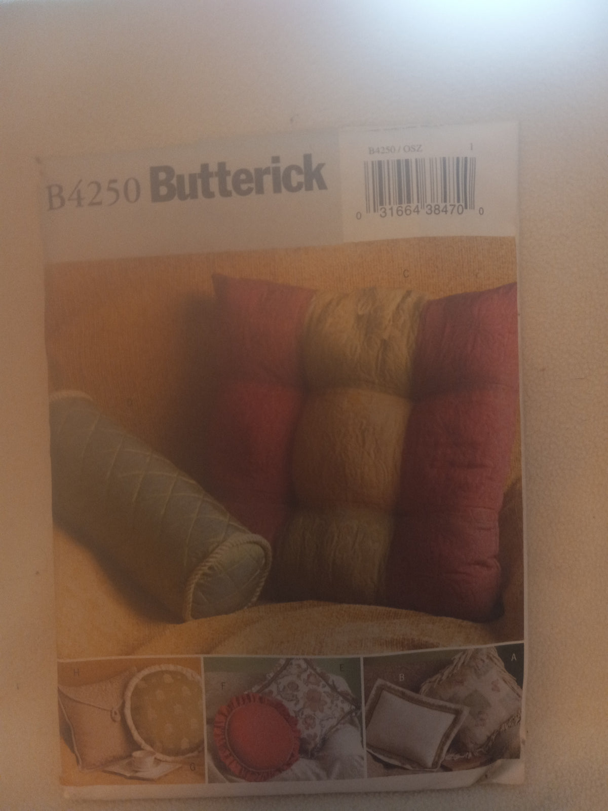 Pattern - Butterick B4250 - 8 Accent Pillows